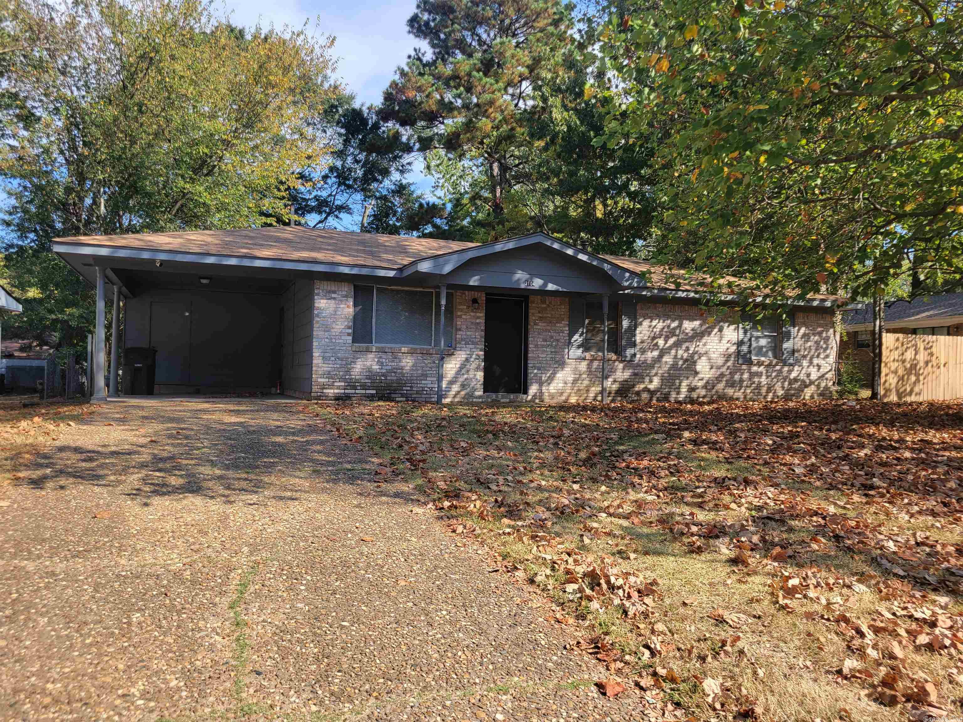 Available for rent: 3 bedroom 1.5 bath home. Carport parking. Fenced back yard. Fresh paint throughout. For self-guided showing, please visit: https://u16443.rently.com Contact Century 21 Prestige Realty and apply online at www.c21prjxrentals.com Office hours: Monday through Friday 8:30am-5:00pm