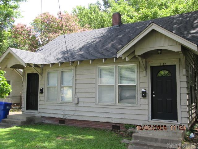 Charming 1 bedroom 1 bath duplex unit, laminate floors throughout, neutral gray tone paint, original clawfoot tub in bathroom, gas range/oven and refrigerator provided along with a stackable washer & dryer, mini-split heating & air, 2-inch blinds throughout, close proximity to downtown Conway or Conway Junior High. No Pets. ***PLEASE NOTE WE DO NOT ADVERTISE ON CRAIGSLIST OR FACEBOOK MARKETPLACE. ANY LISTING OF OURS SEEN IS A SCAM!!!***