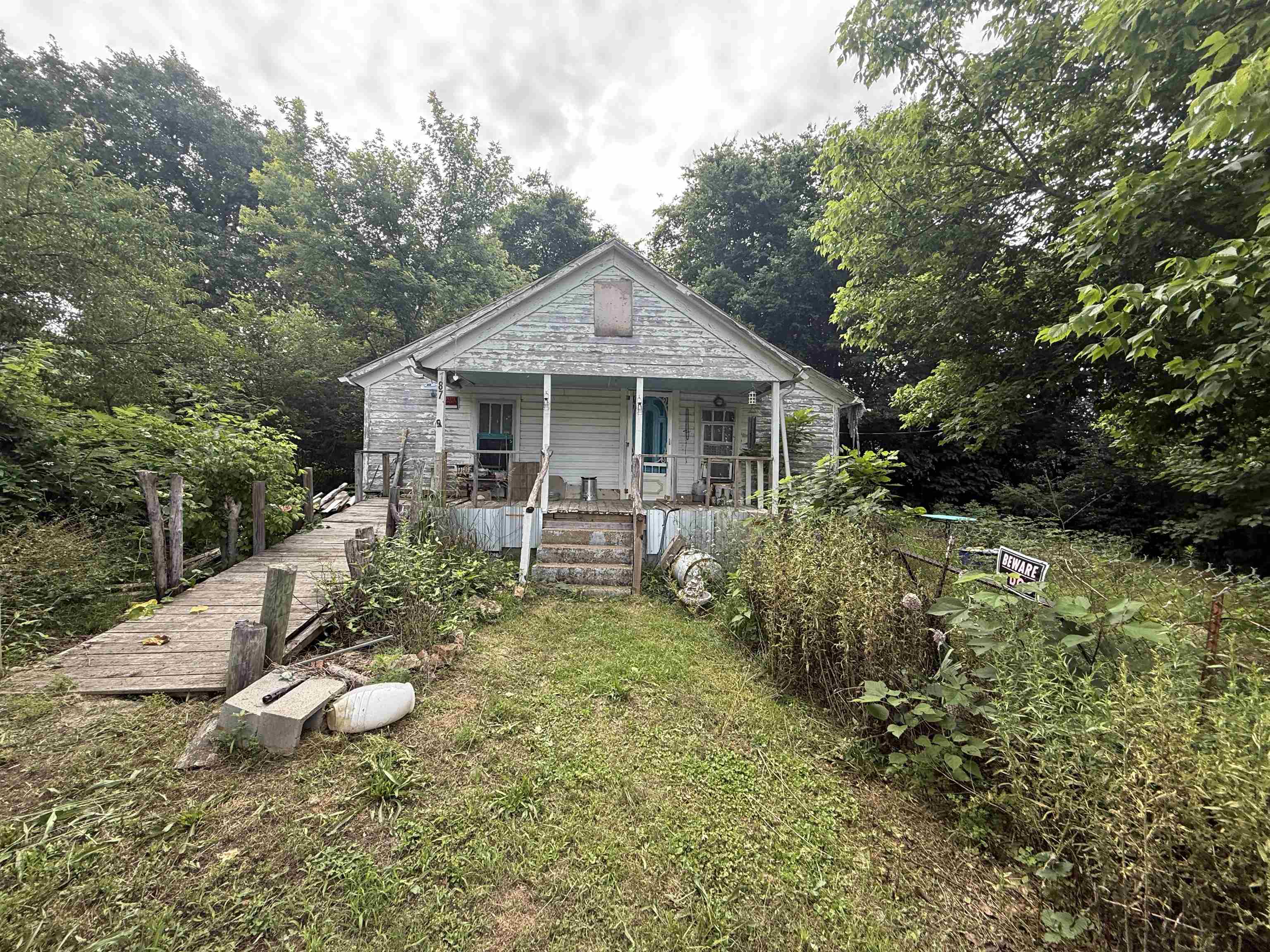 Discover the potential of this fixer-upper located in the heart of Evening Shade, Arkansas. Situated on approximately 0.15 acres, this 780 sq. ft. home offers an excellent opportunity for investors, flippers, rental property owners, or buyers looking to put their personal touch on a property. With its convenient in-town location, you'll enjoy easy access to local shops, schools, restaurants, and other community amenities while still experiencing the charm and peaceful atmosphere that Evening Shade is known for.  This home is ready for updates and improvements, making it the perfect blank canvas for your next project. Whether you're looking to renovate and resell, create a long-term rental, establish a cozy starter home, or build equity through sweat equity, the possibilities are endless. The manageable lot size provides space for outdoor enjoyment while keeping maintenance to a minimum.  Properties at this price point with this much potential are becoming increasingly difficult to find. Bring your tools, creativity, and vision to transform this property into something special. Being sold as-is, where-is. Don't miss this chance to invest in a property with great upside potential!