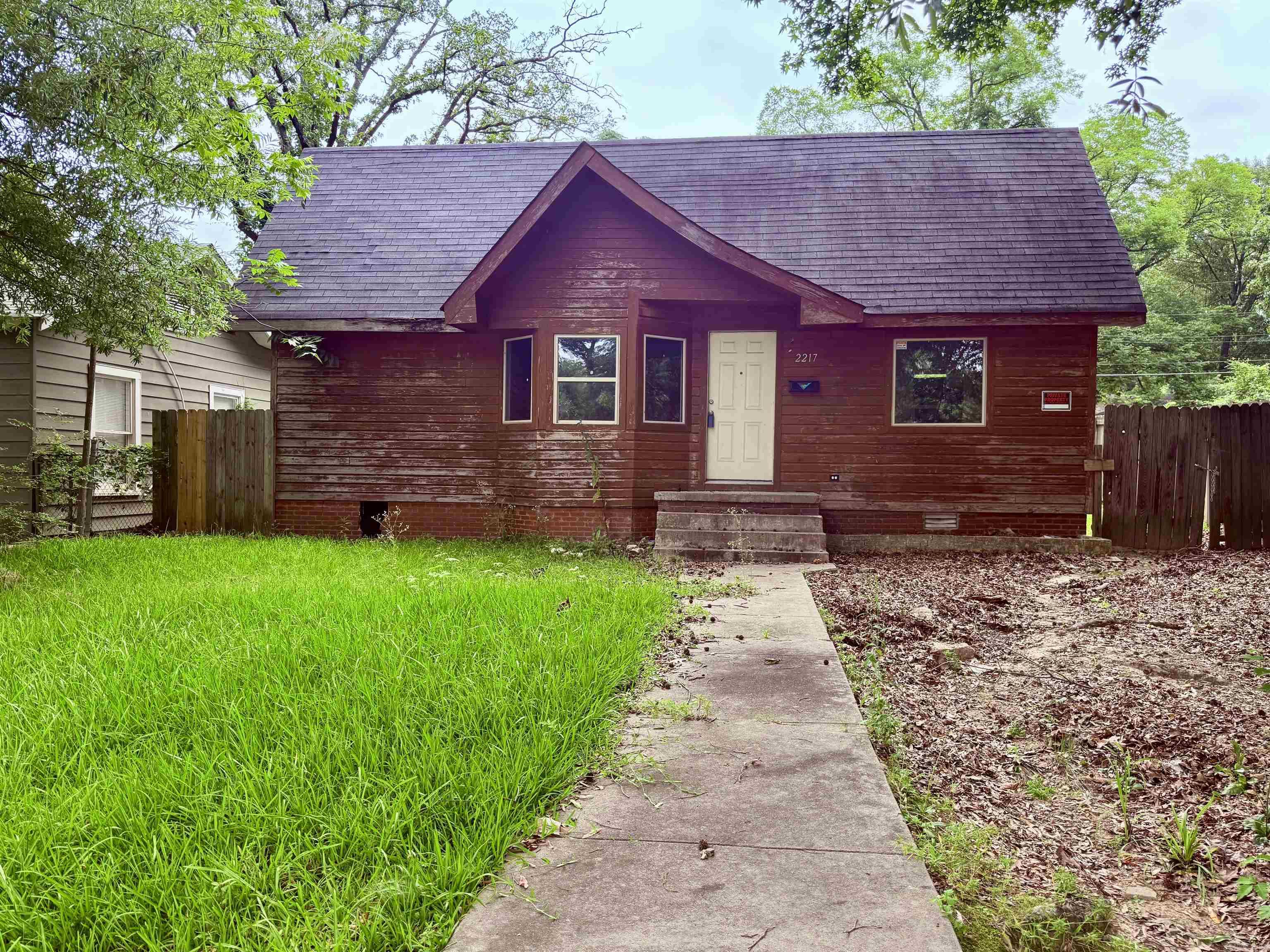 Prefect for an investor to complete this 2-bedroom, 1 bathroom property. New roof, new plumbing, new electrical and new dry wall throughout. Property needs HVAC, kitchen, bathroom, flooring, tile and finishing touches. No SPD?