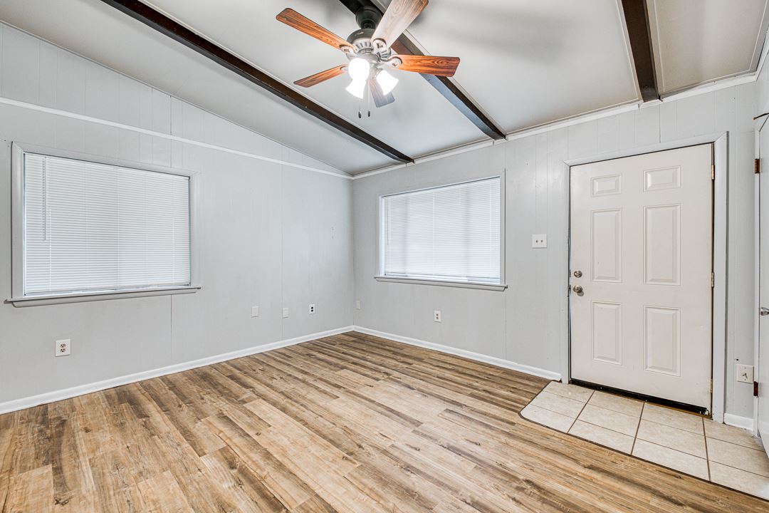 Freshly painted apartment with brand new flooring throughout. Features new appliances and full size washer and dryer with covered parking and large yard area. Located minutes from interstate offering easy commute to Little Rock or downtown Conway.