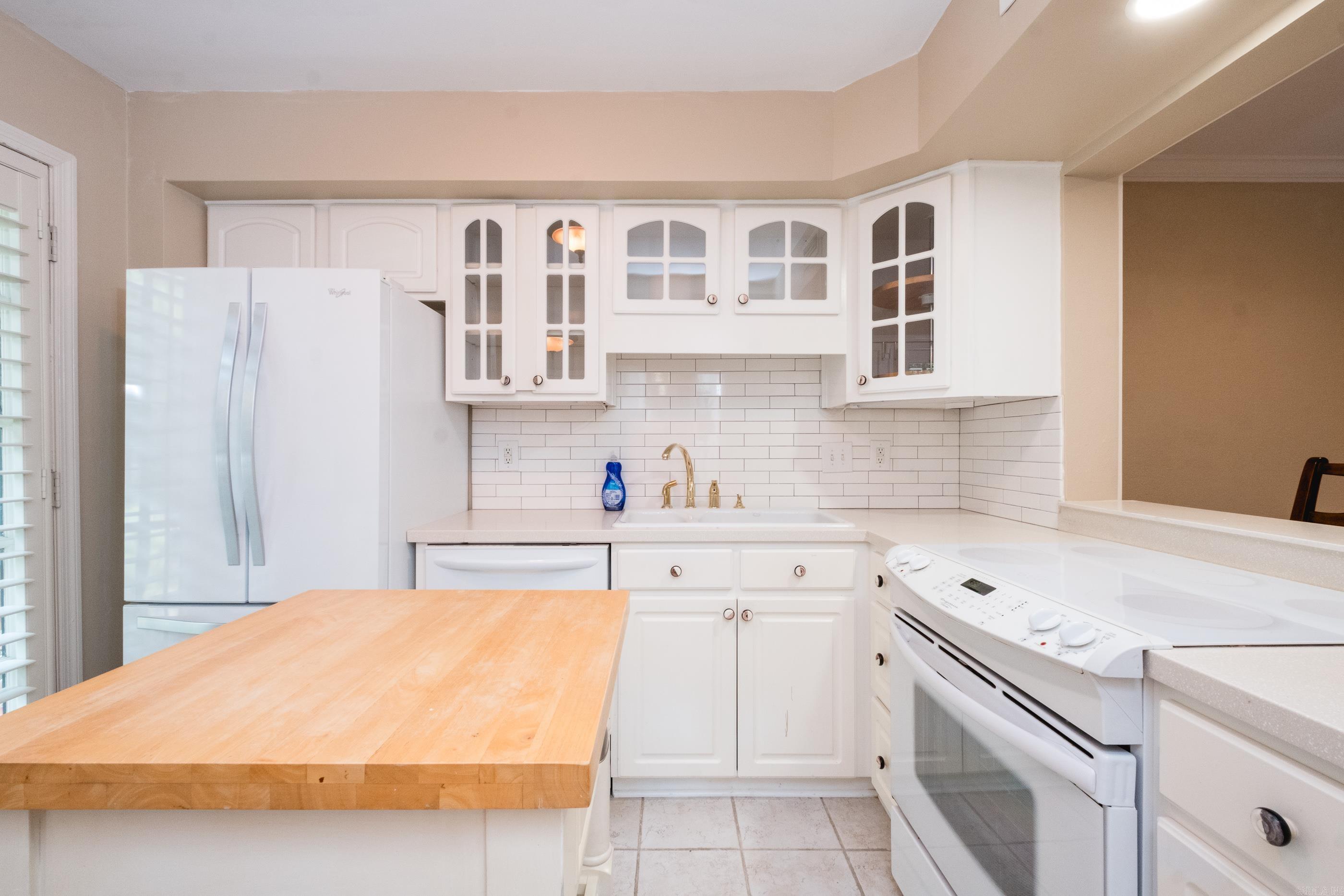 KINGSBRIDGE TWNHSE - Residential