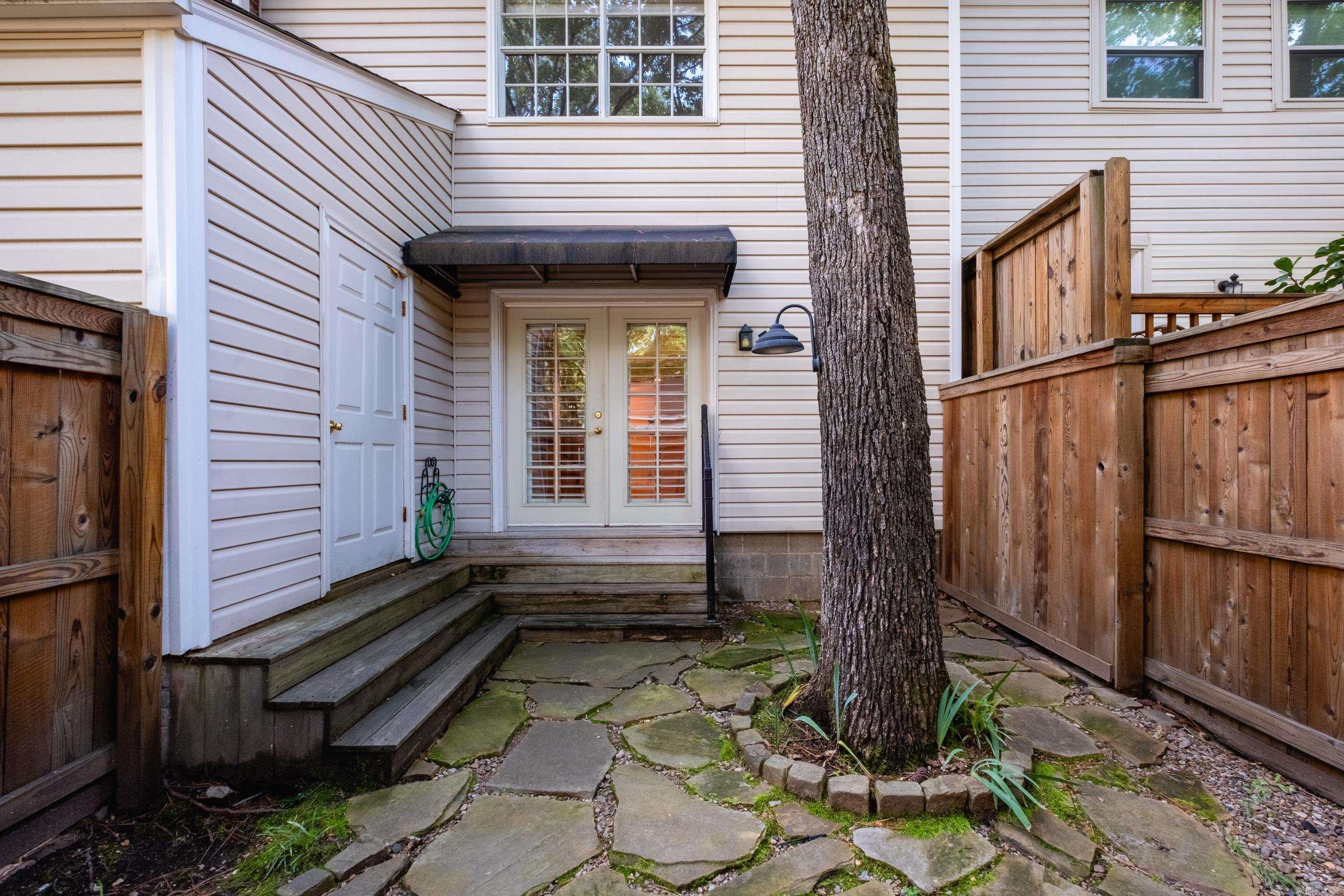 KINGSBRIDGE TWNHSE - Residential