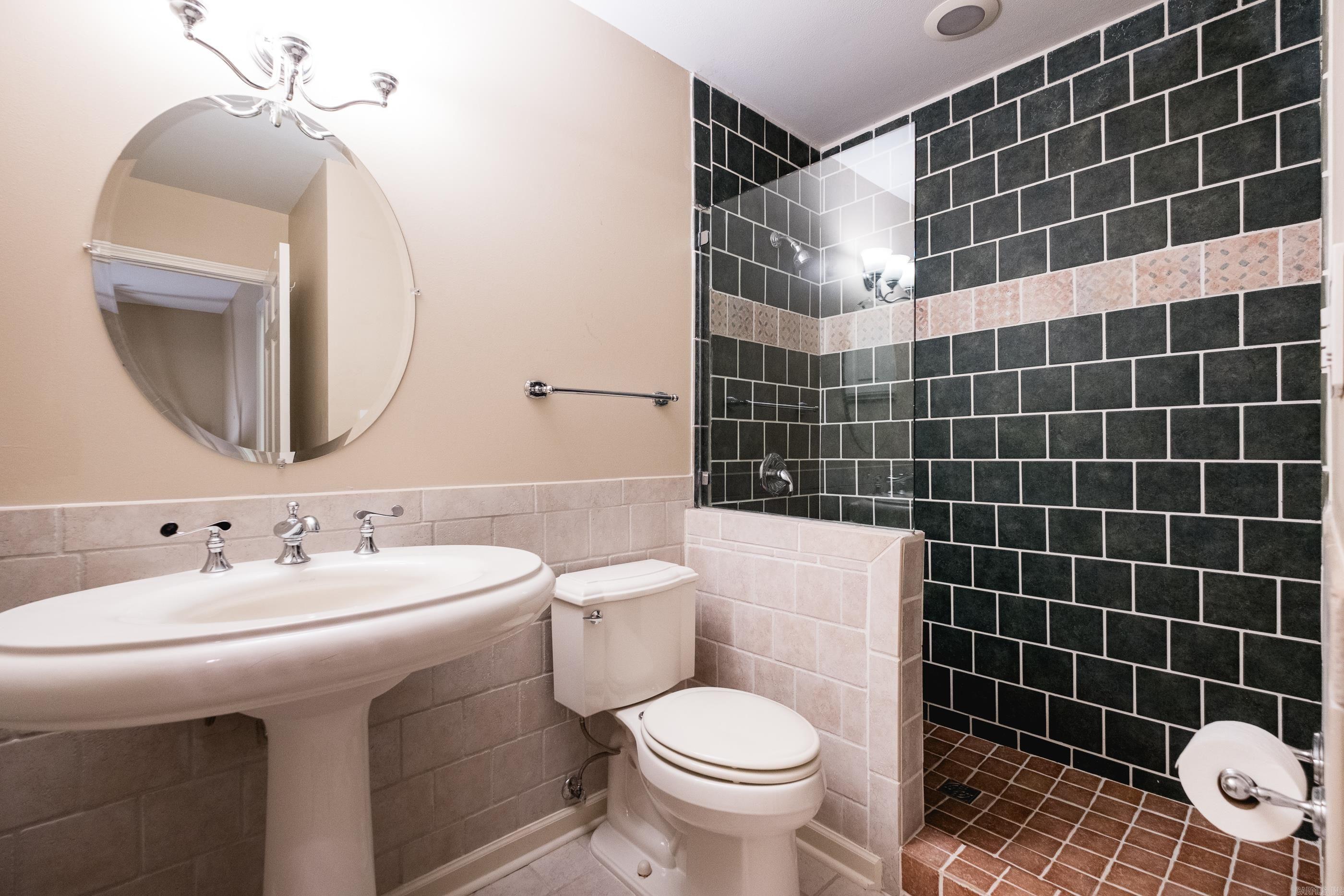 KINGSBRIDGE TWNHSE - Residential