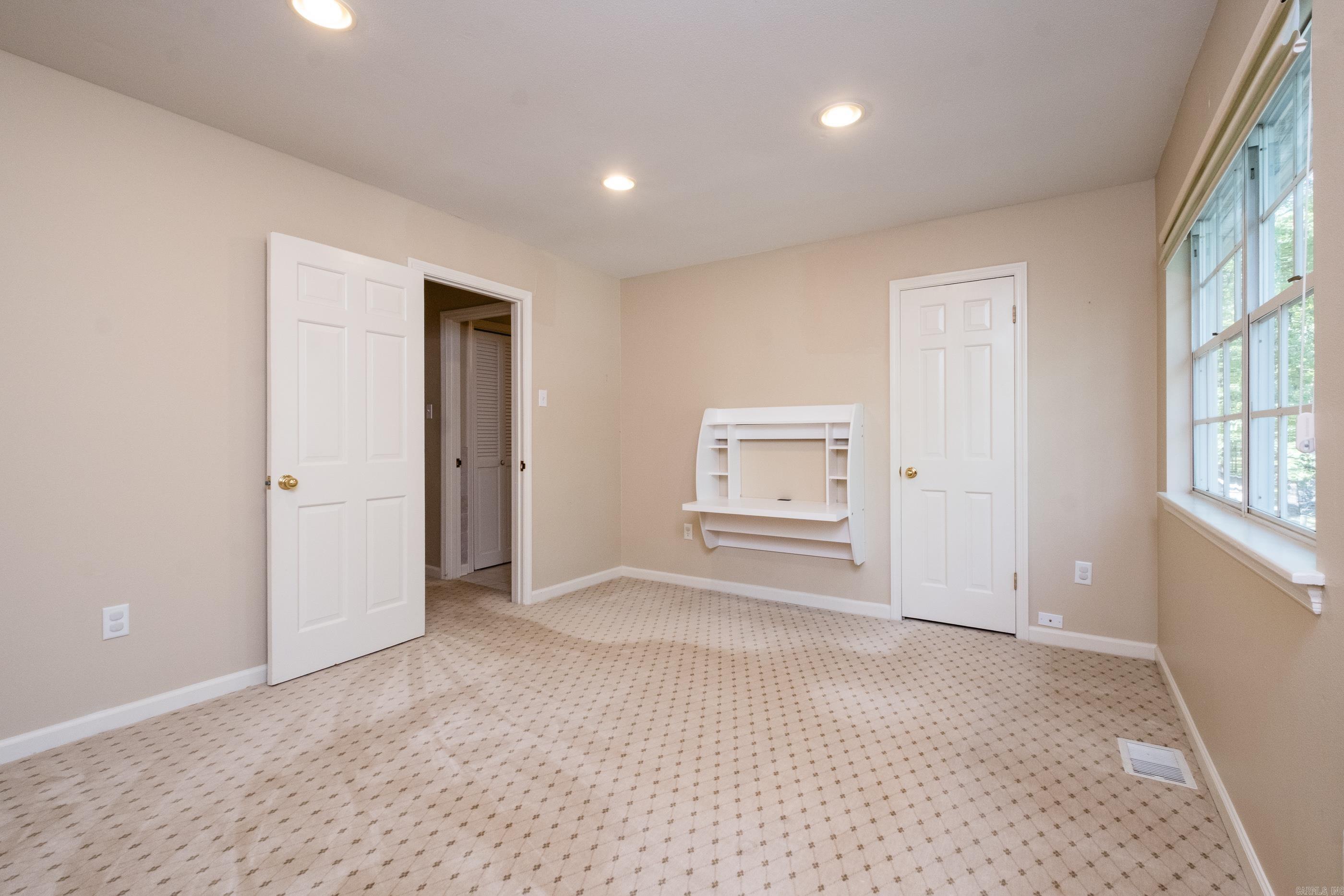 KINGSBRIDGE TWNHSE - Residential