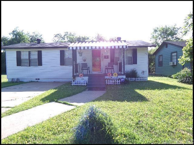 *NORTH LITTLE ROCK* CUTE HOME IN DIXIE SUBDIVISION!! This 3 Bedroom And 2 Bath Home Features Almost 1300 Sqft! BONUS ROOM Can Be Used For 4th Bedroom Or Office! Refrigerator And Stove In Kitchen! Washer/Dryer Hookups!! Fenced Backyard! Large Yard! Pad For Parking! OUTDOOR PET FRIENDLY!! AVAILABLE NOW!!!<a href='https://raineyrealty.com/virtualtour.php?r=QL3zH4'> Click here for a 360° Virtual Tour</a>