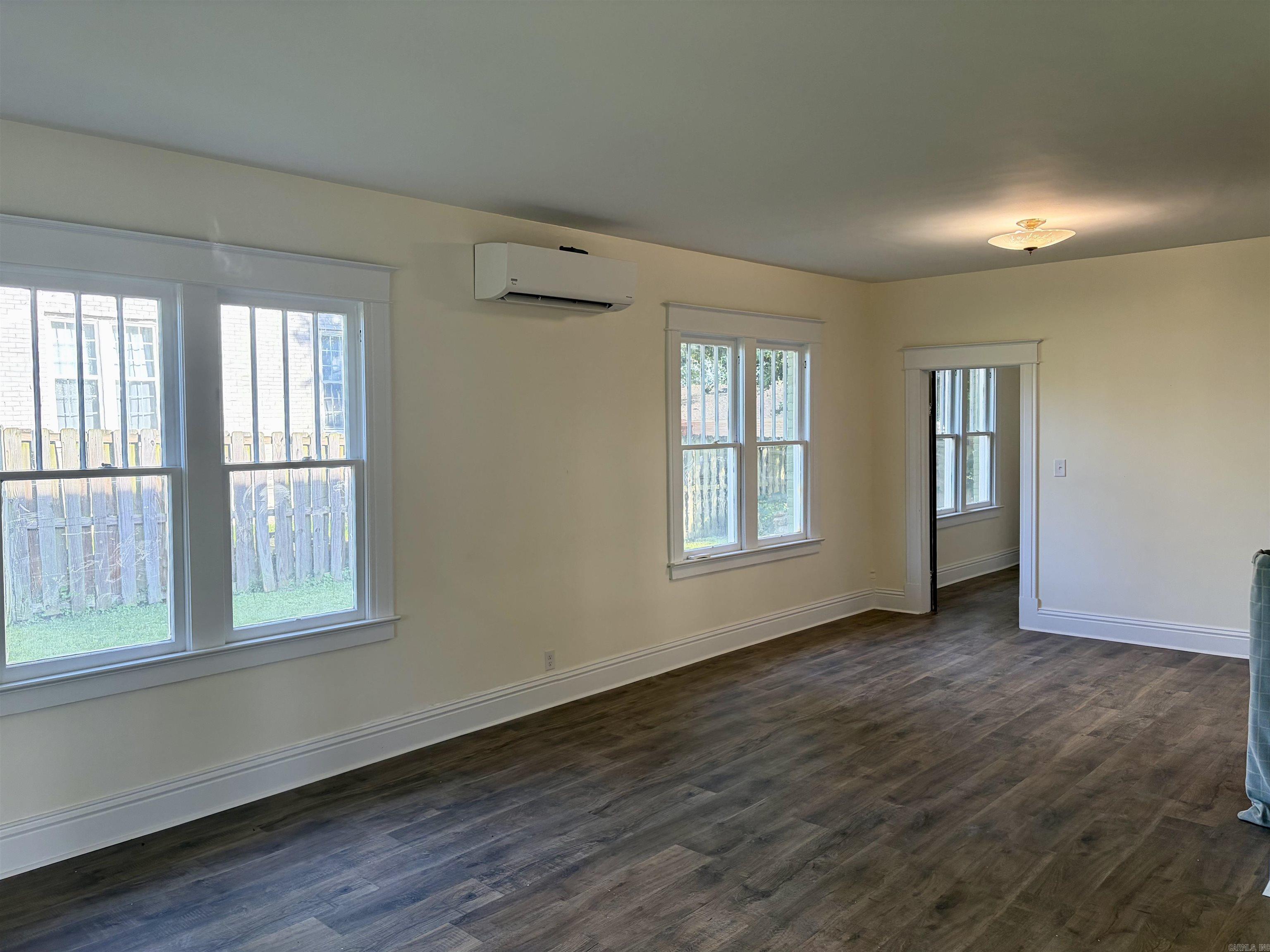 EAST BROADWAY - Residential
