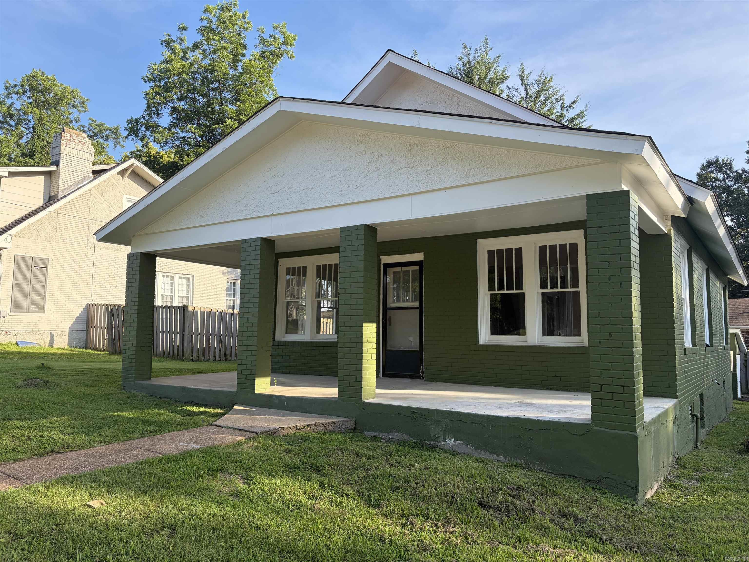 EAST BROADWAY - Residential