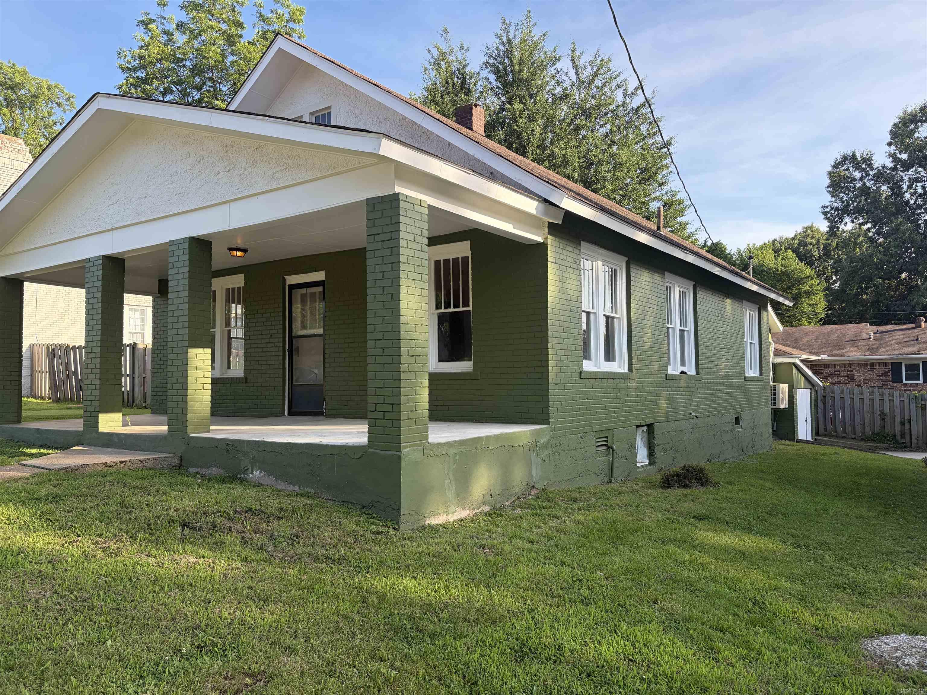 EAST BROADWAY - Residential