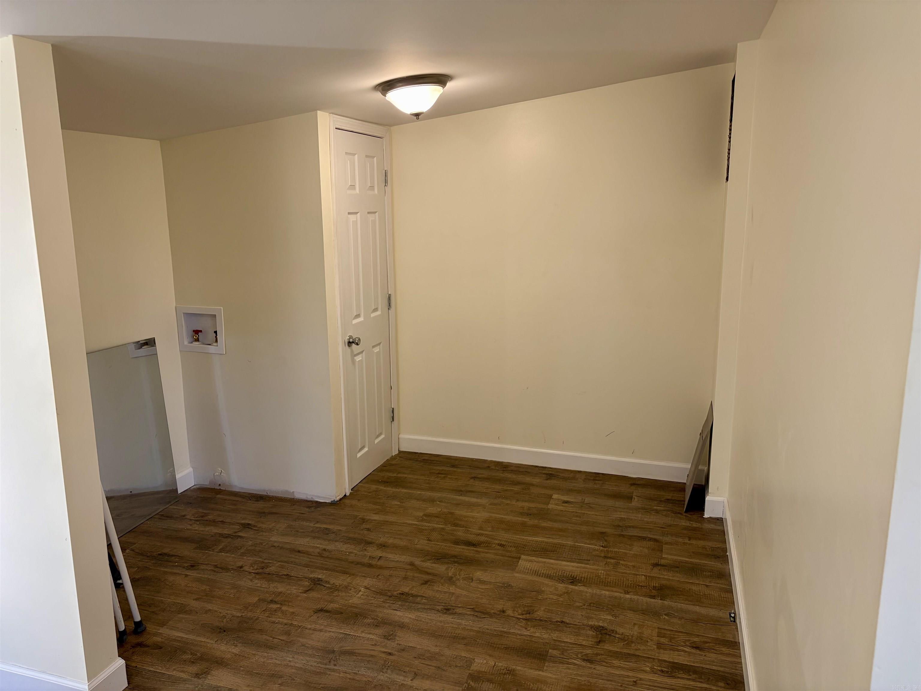 EAST BROADWAY - Residential