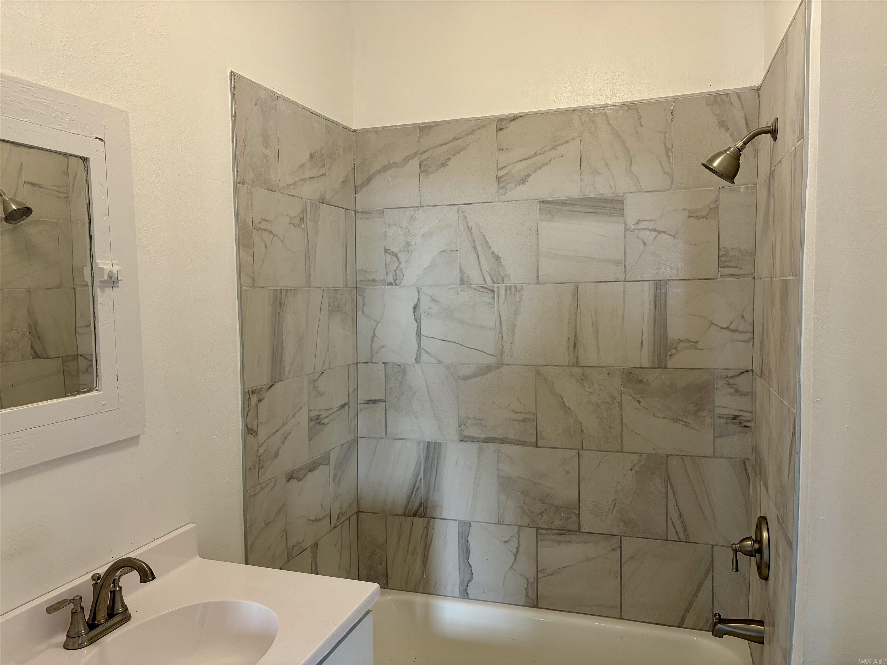 EAST BROADWAY - Residential