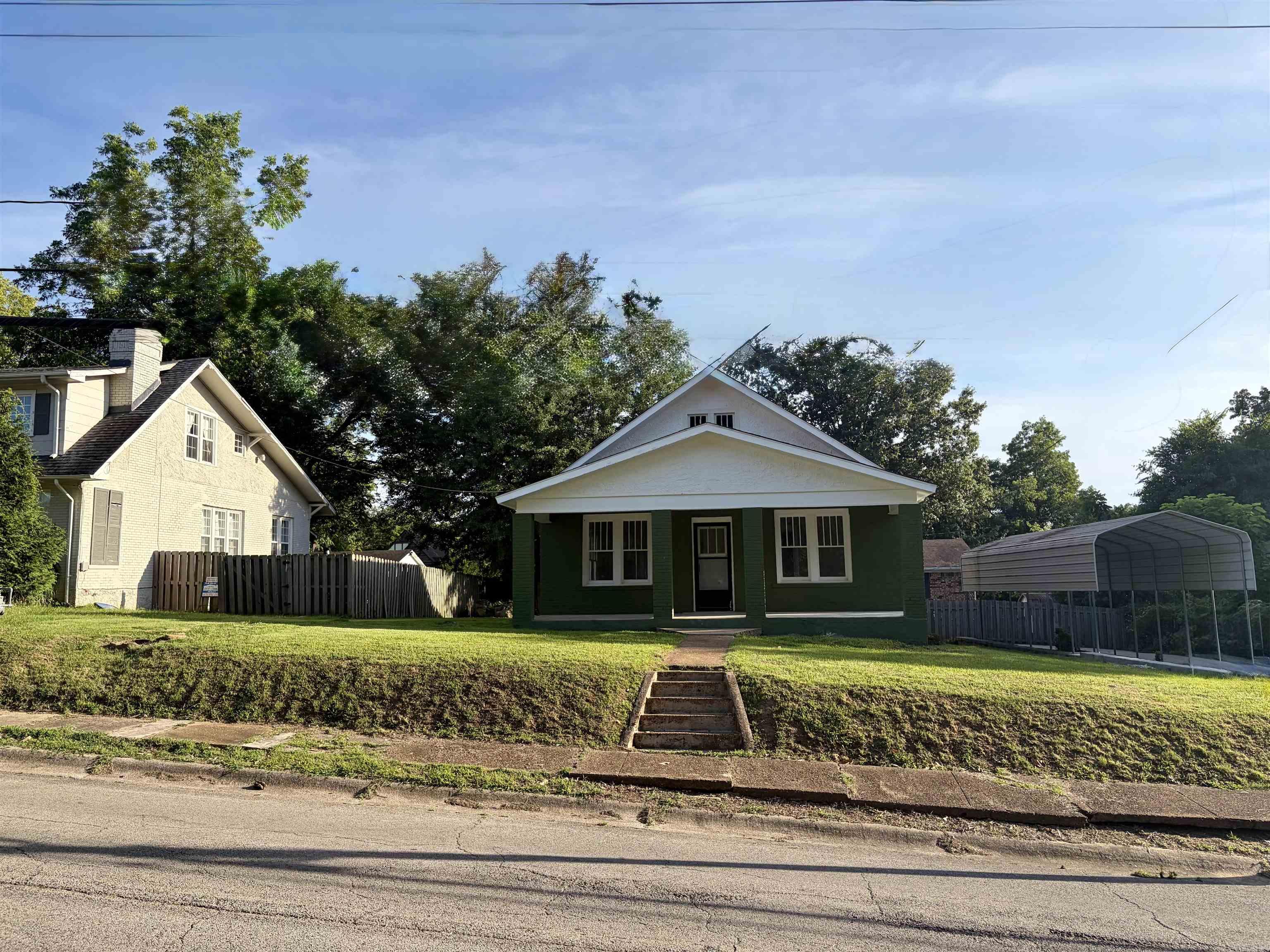 EAST BROADWAY - Residential