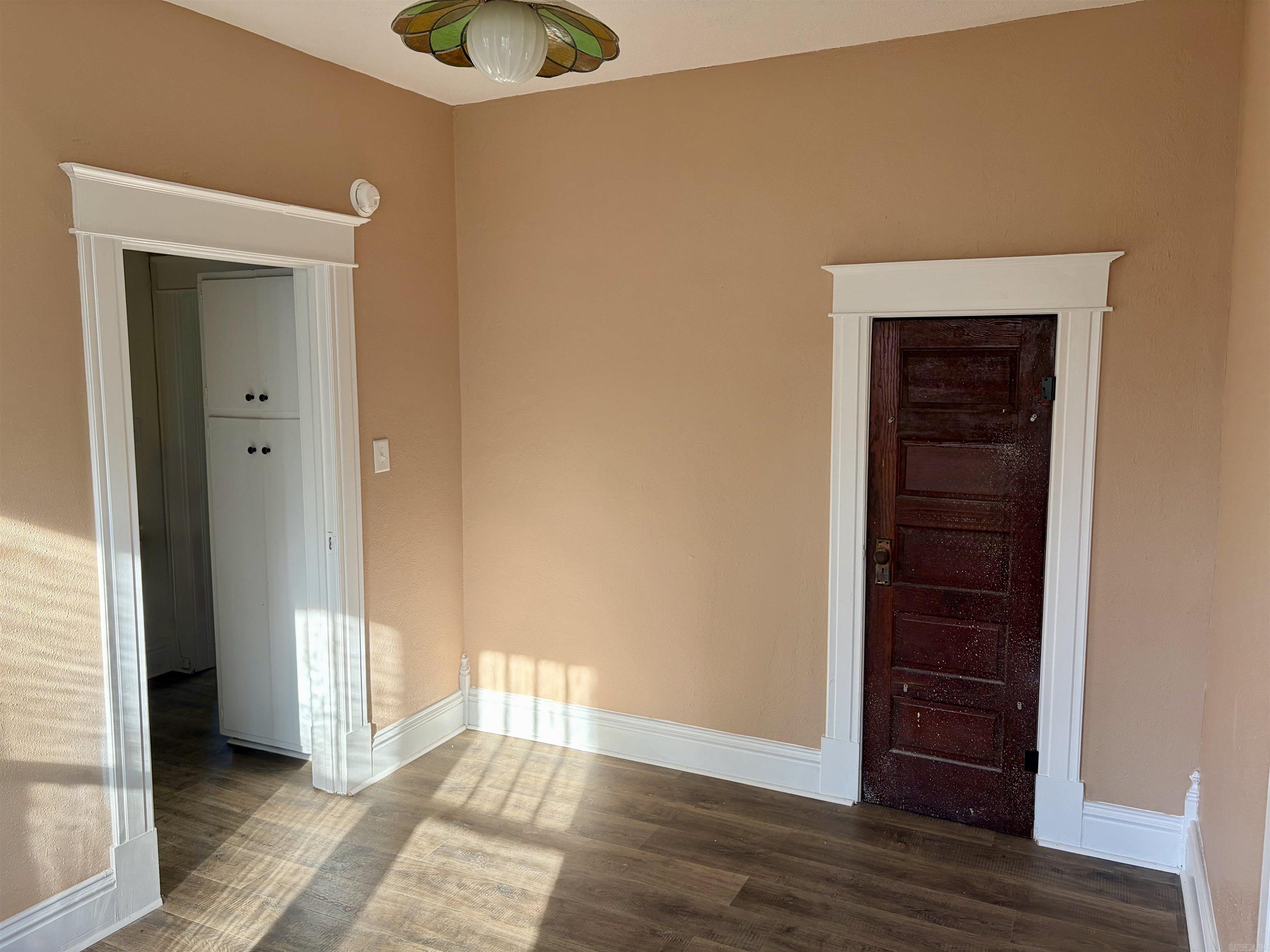 EAST BROADWAY - Residential