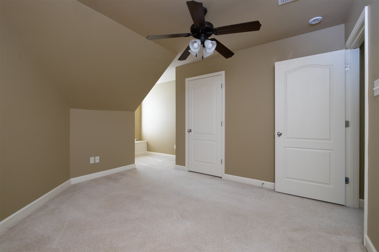 CHENAL VALLEY CHEMIN COURT - Residential