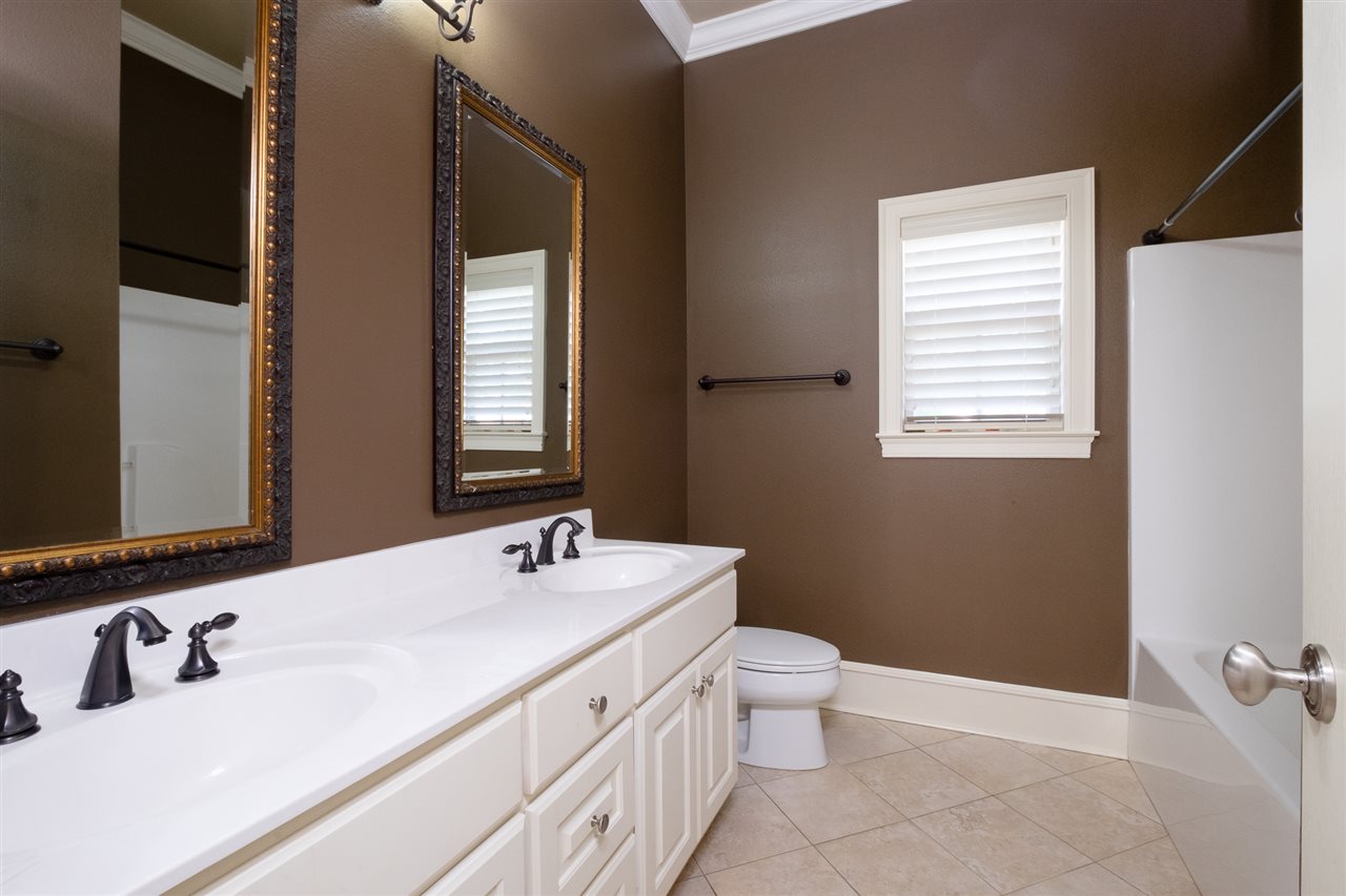 CHENAL VALLEY CHEMIN COURT - Residential