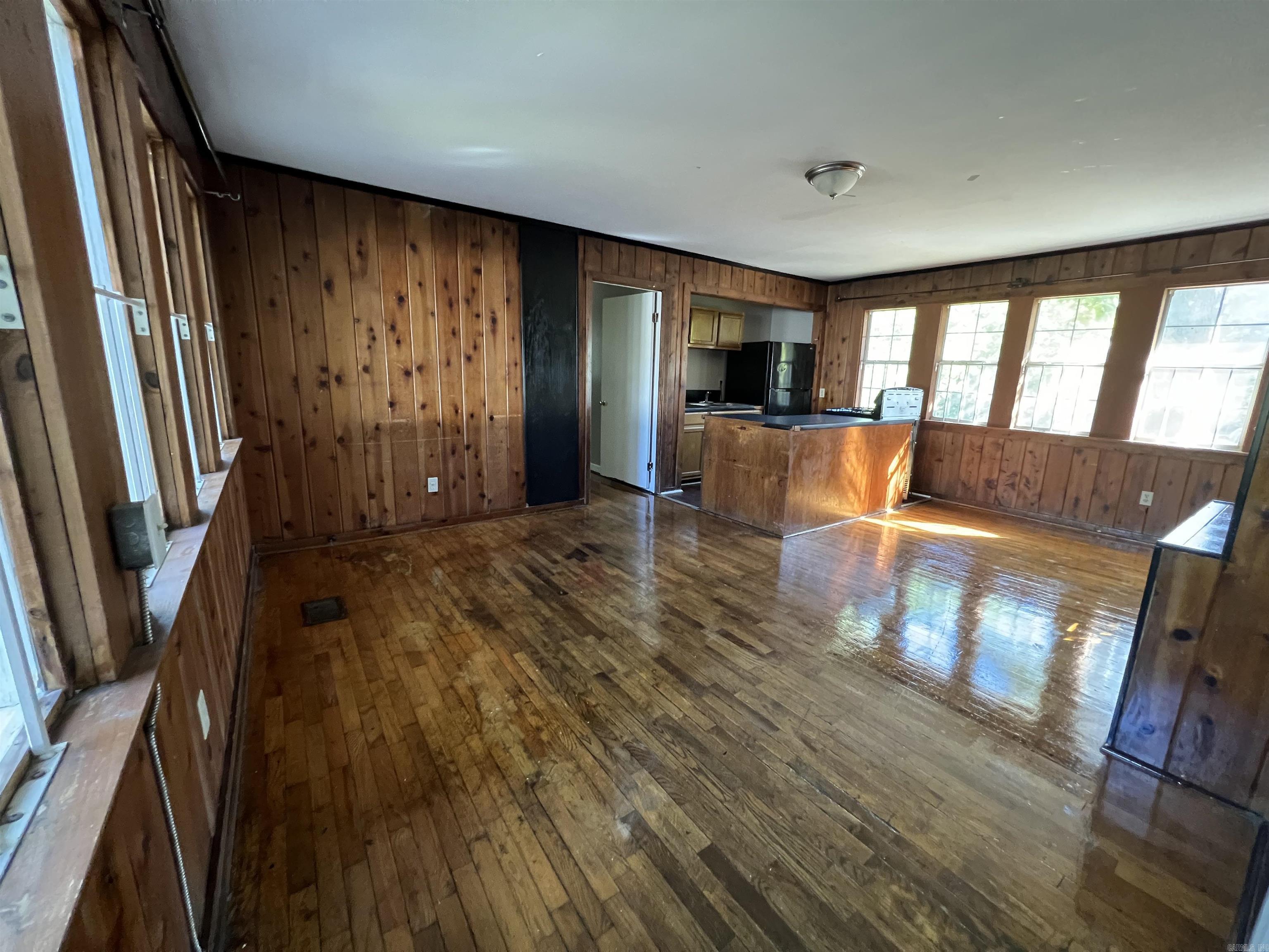 Jones & Worthen - Residential Lease