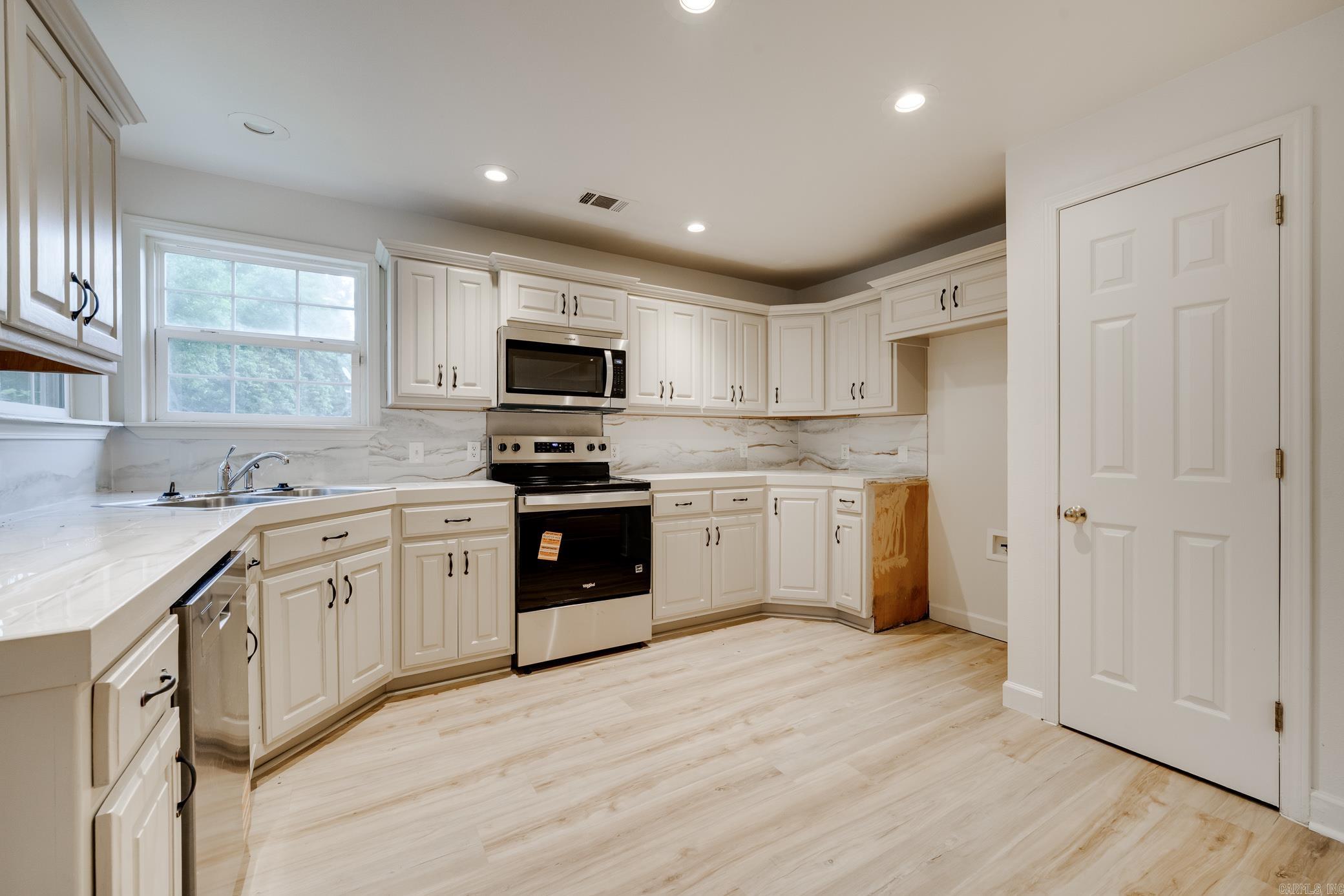 BROADMOOR - Residential