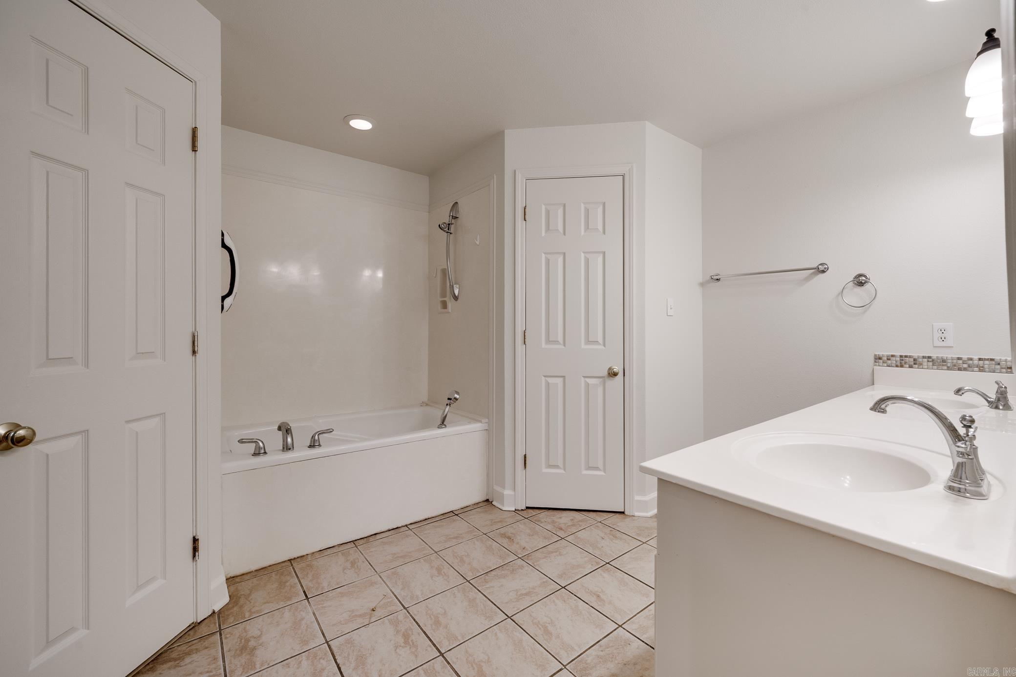 BROADMOOR - Residential