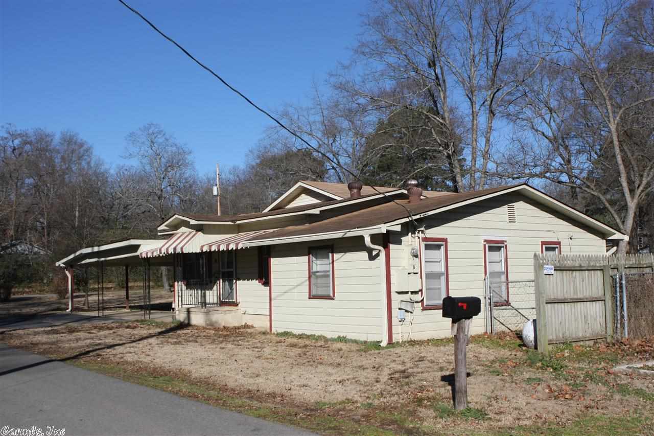 PRICE REDUCED OVER $15,000!  Come home and relax! This charming Lake Conway Cottage is the perfect place to come home to after a long day of work. Walk down to the lake catch a couple fish, invite your friends over and enjoy the good life!  Deep freezer will not convey.  To show call 501-329-2552
