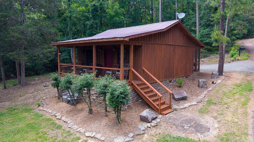 Beautiful cabin in the prestigious gated community of Primrose Creek on 3.86 acres with 385 ft of river frontage, community boat dock and community pool conveniently located next door!!! This luxurious cabin comes completely furnished, has new tankless hot water heater, gas fireplace, beautiful wood interior, screened back porch and back up generator!!! This area of Heber Springs is absolutely breath taking as you drive thru the gates, the views of the hills, river and the abundance of wildlife as well as world class trout fishing at your fingertips!!