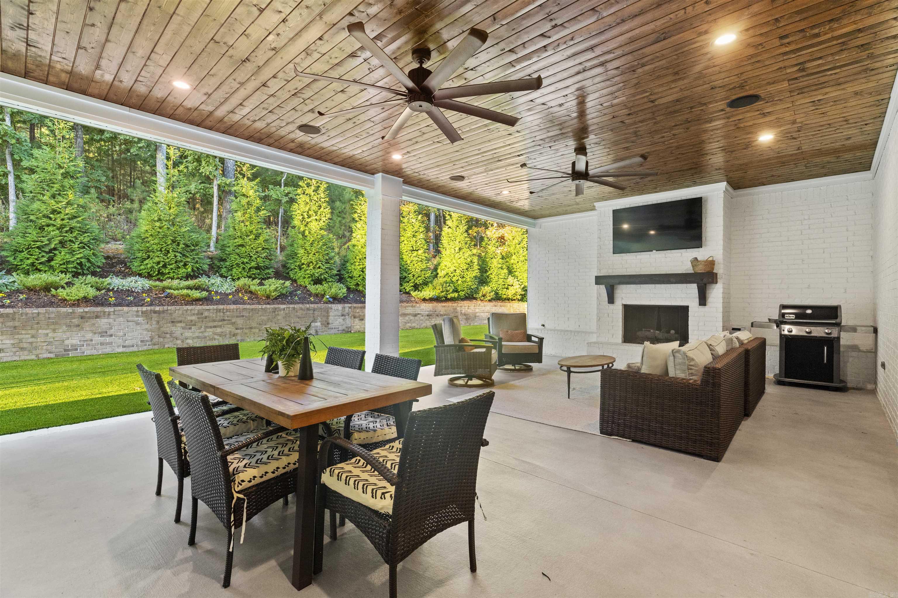 CHENAL VALLEY "ENSBURY PLACE" - Residential