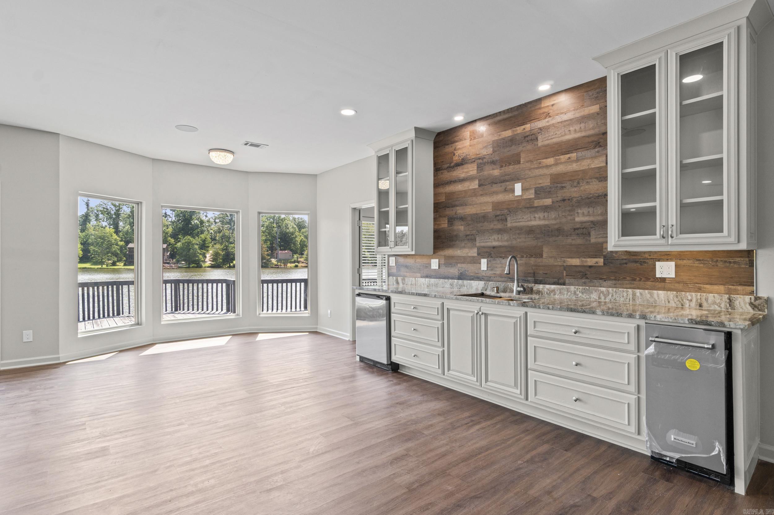 HUNTERS REST CORP - Residential
