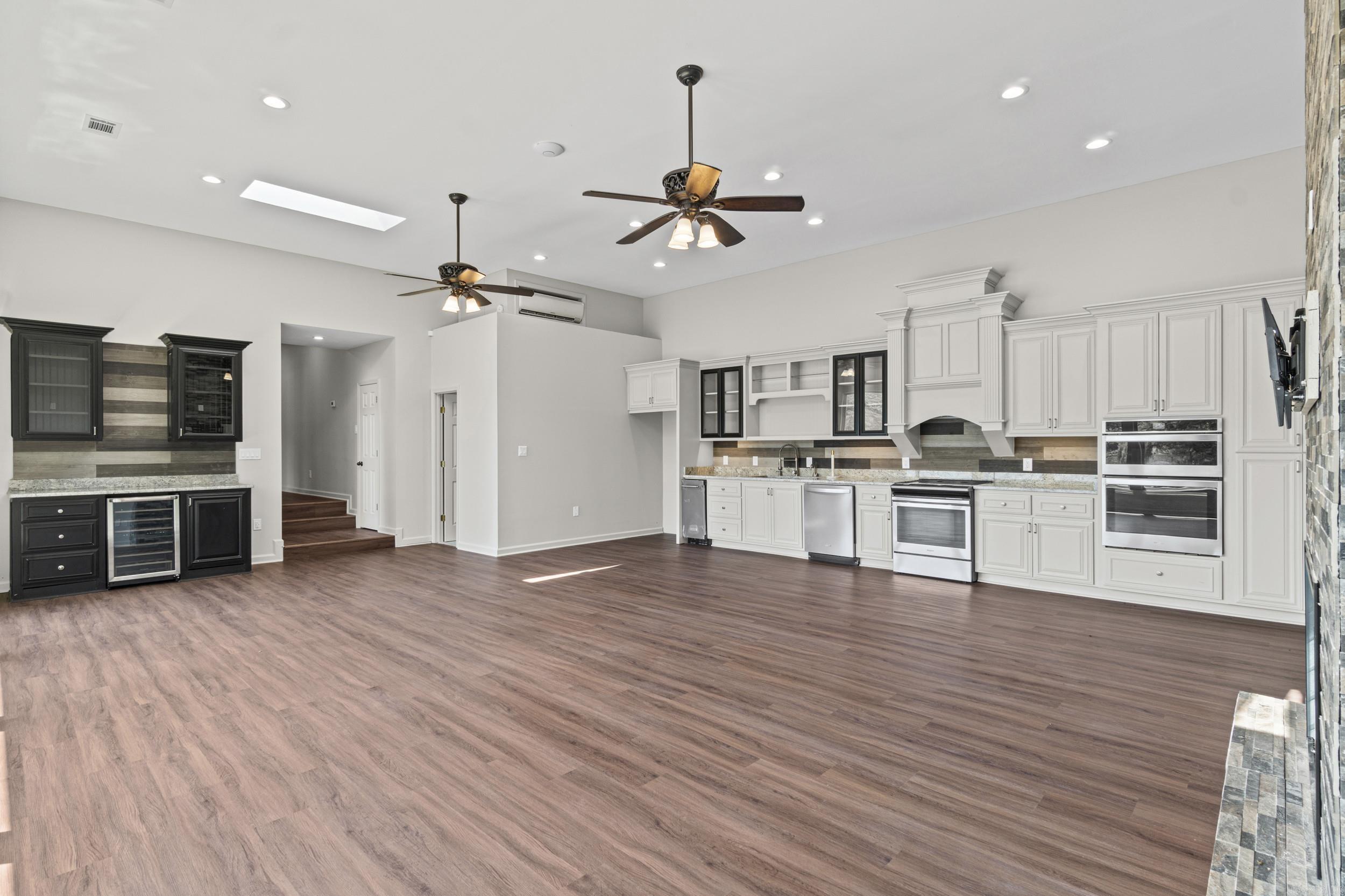 HUNTERS REST CORP - Residential