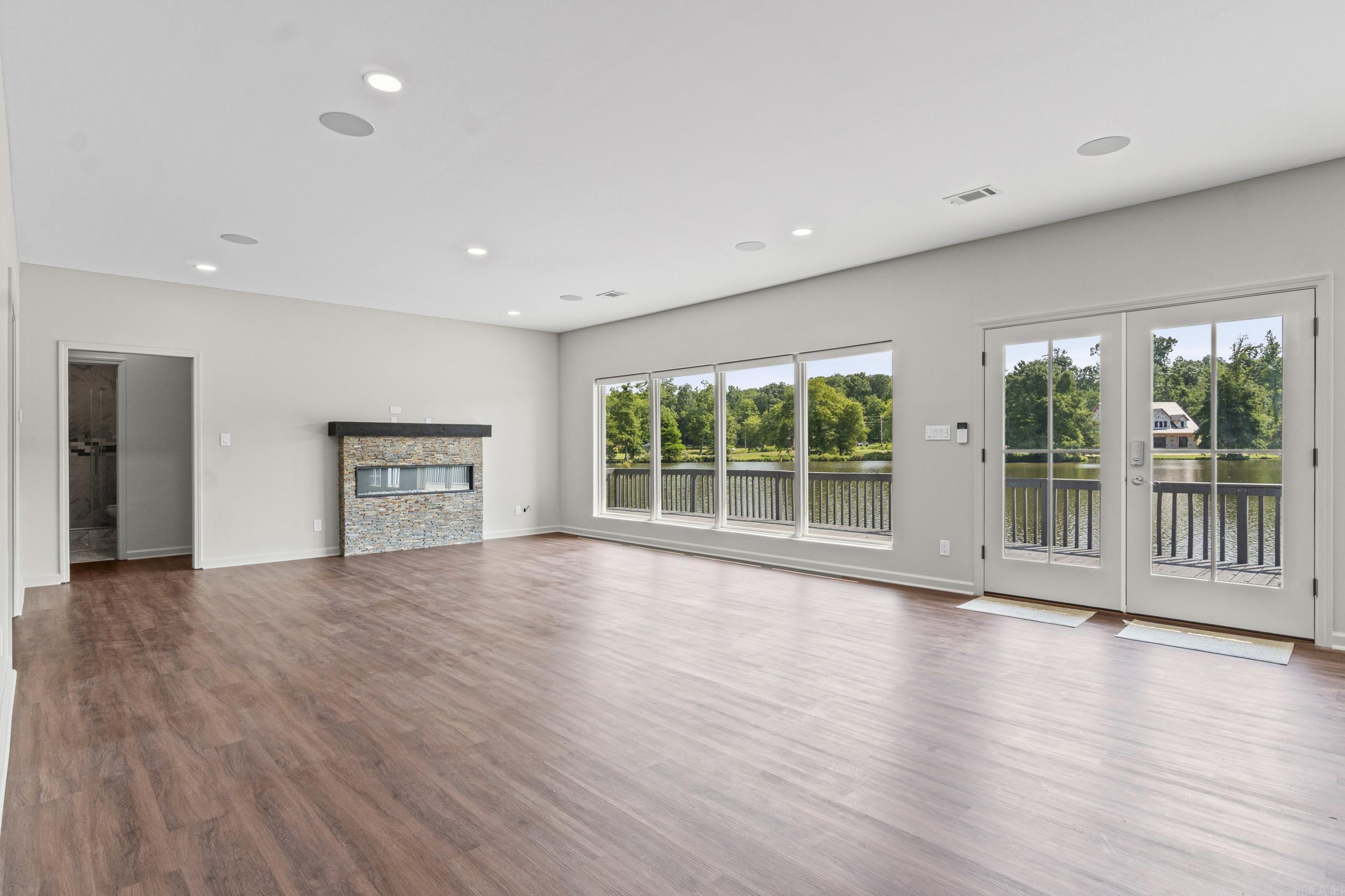 HUNTERS REST CORP - Residential