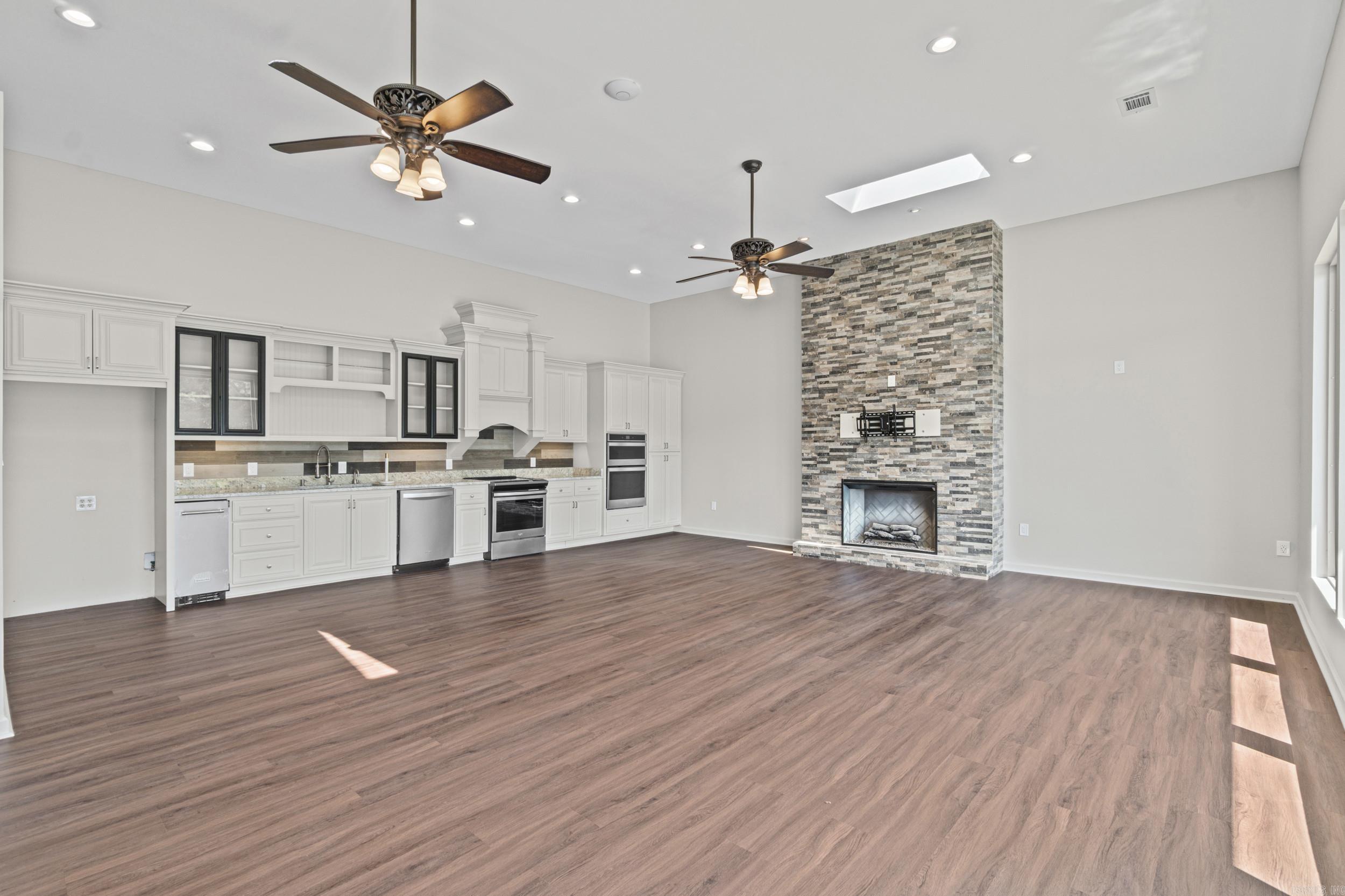 HUNTERS REST CORP - Residential