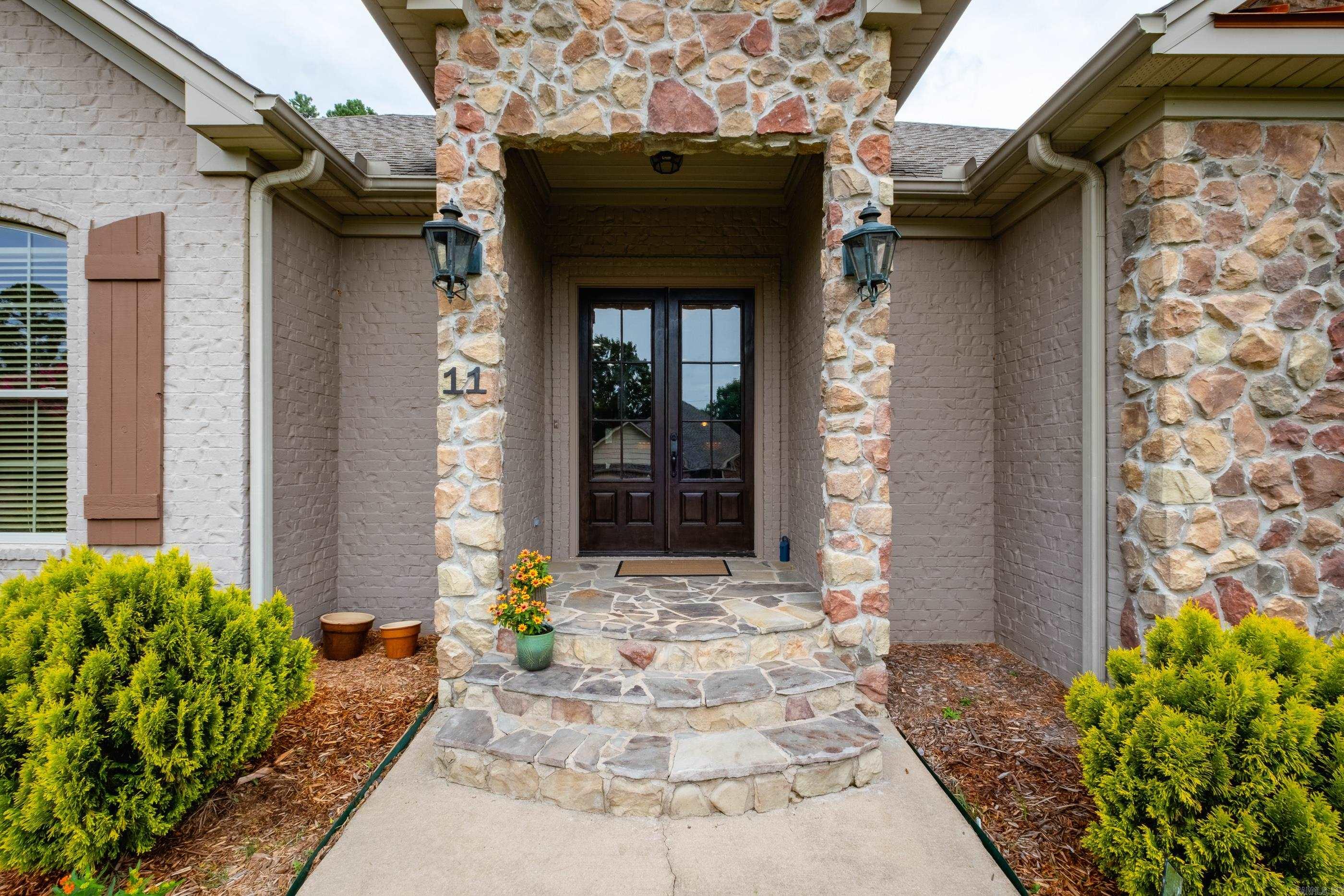 PINNACLE VALLEY COURT - Residential