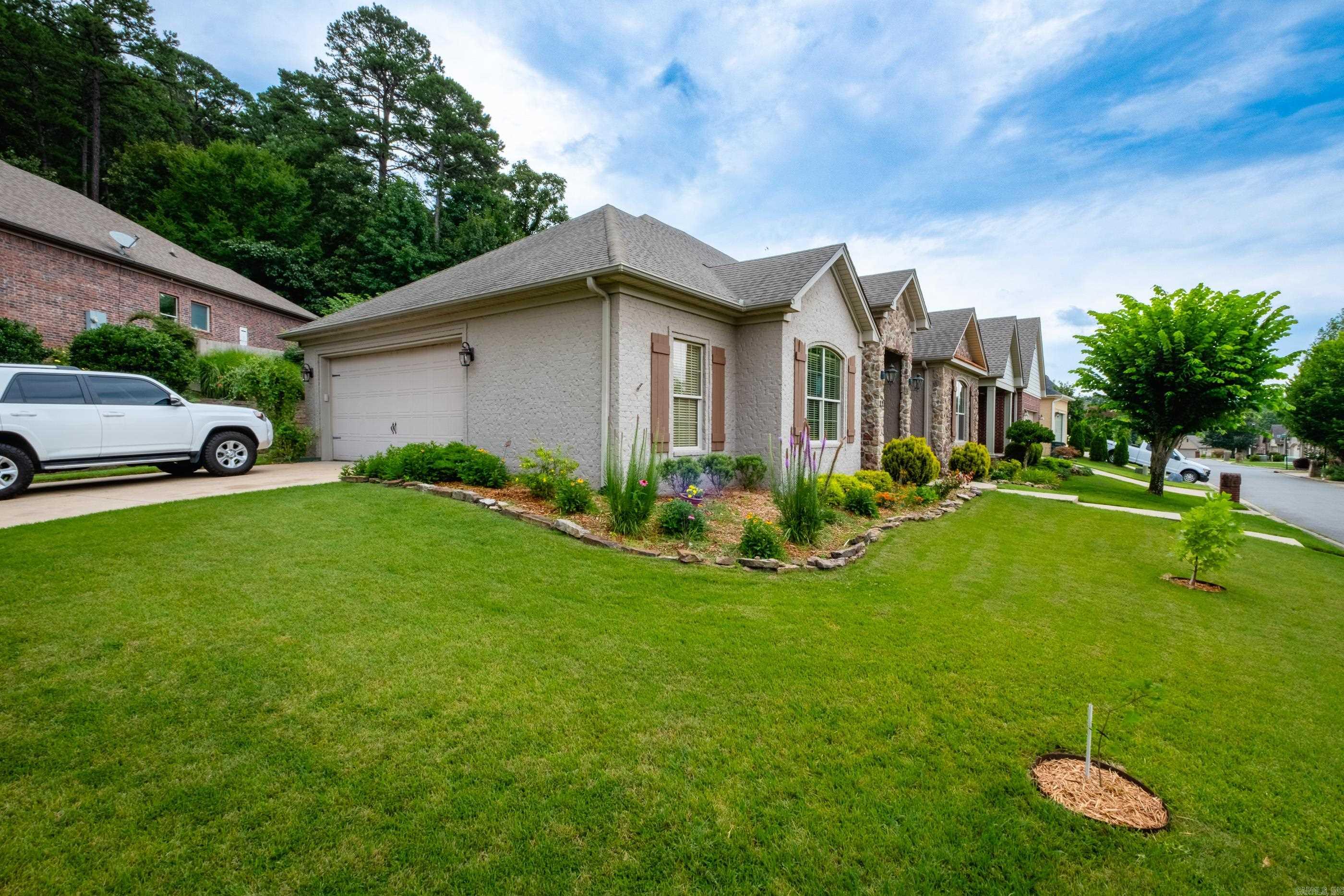 PINNACLE VALLEY COURT - Residential