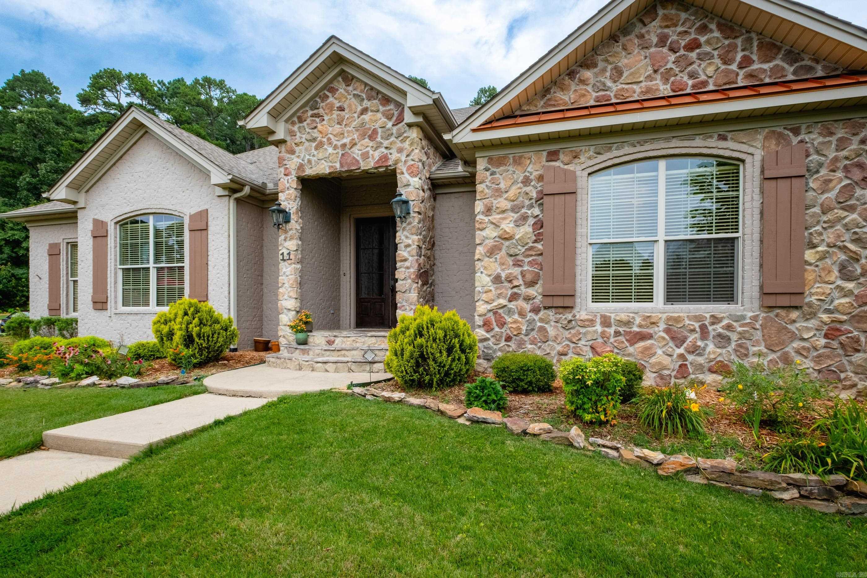 PINNACLE VALLEY COURT - Residential