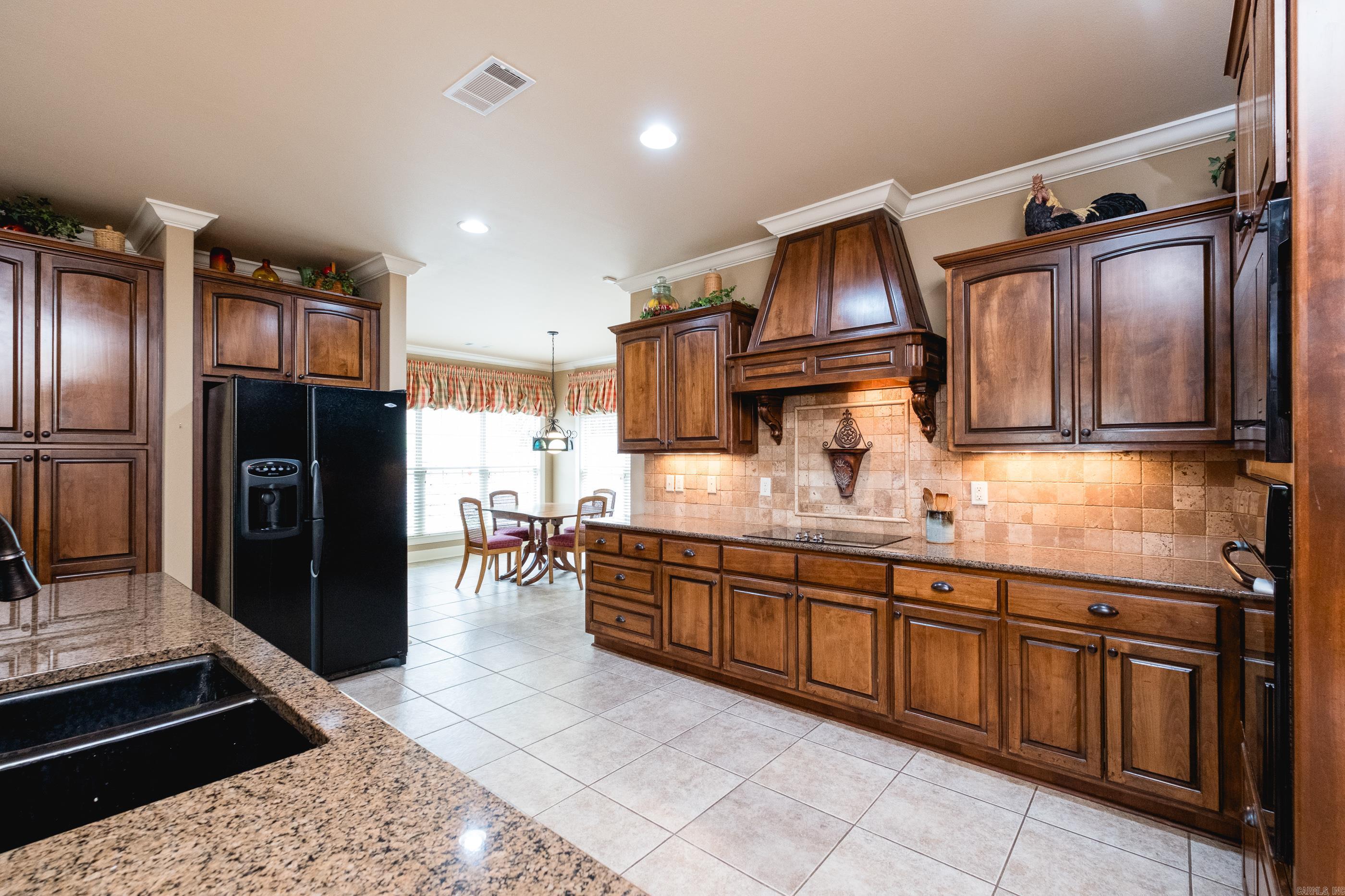 PINNACLE VALLEY COURT - Residential