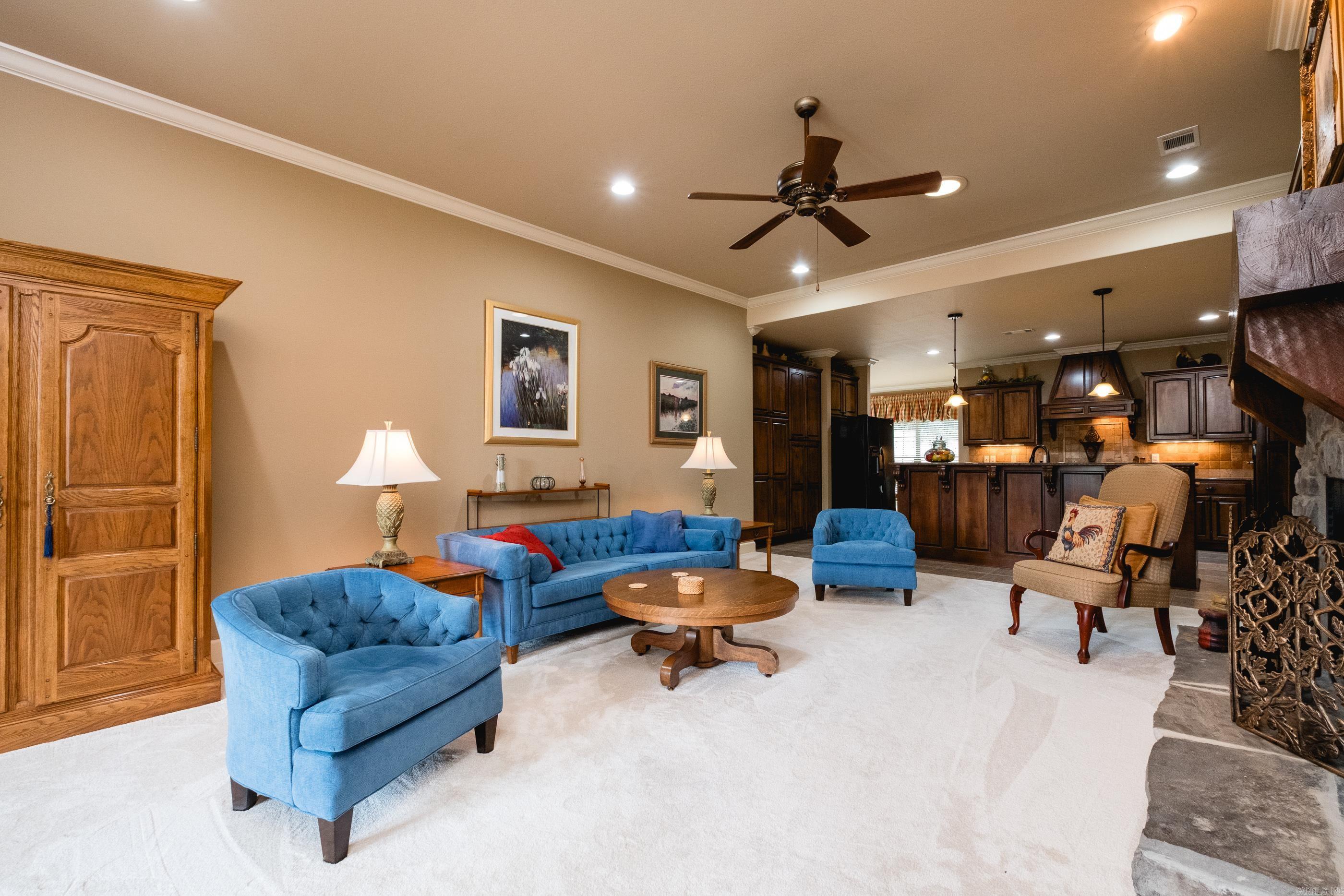 PINNACLE VALLEY COURT - Residential