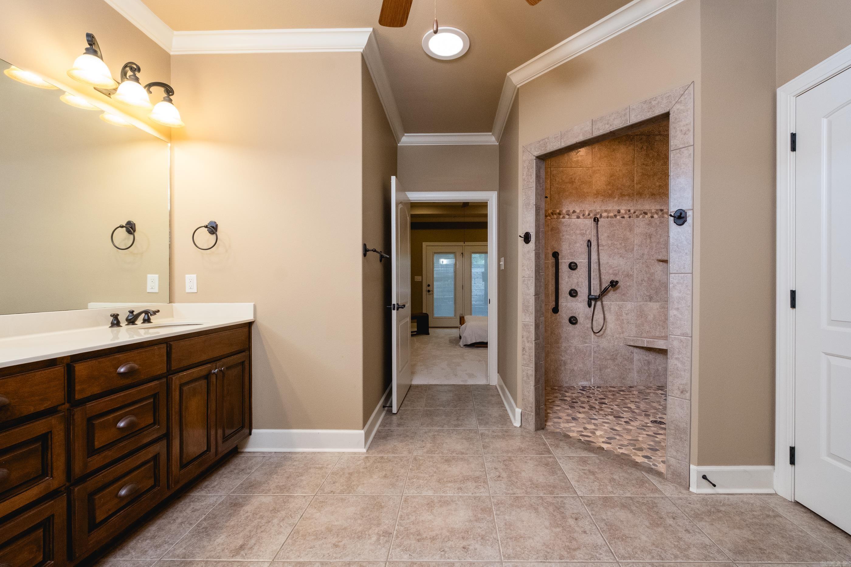 PINNACLE VALLEY COURT - Residential