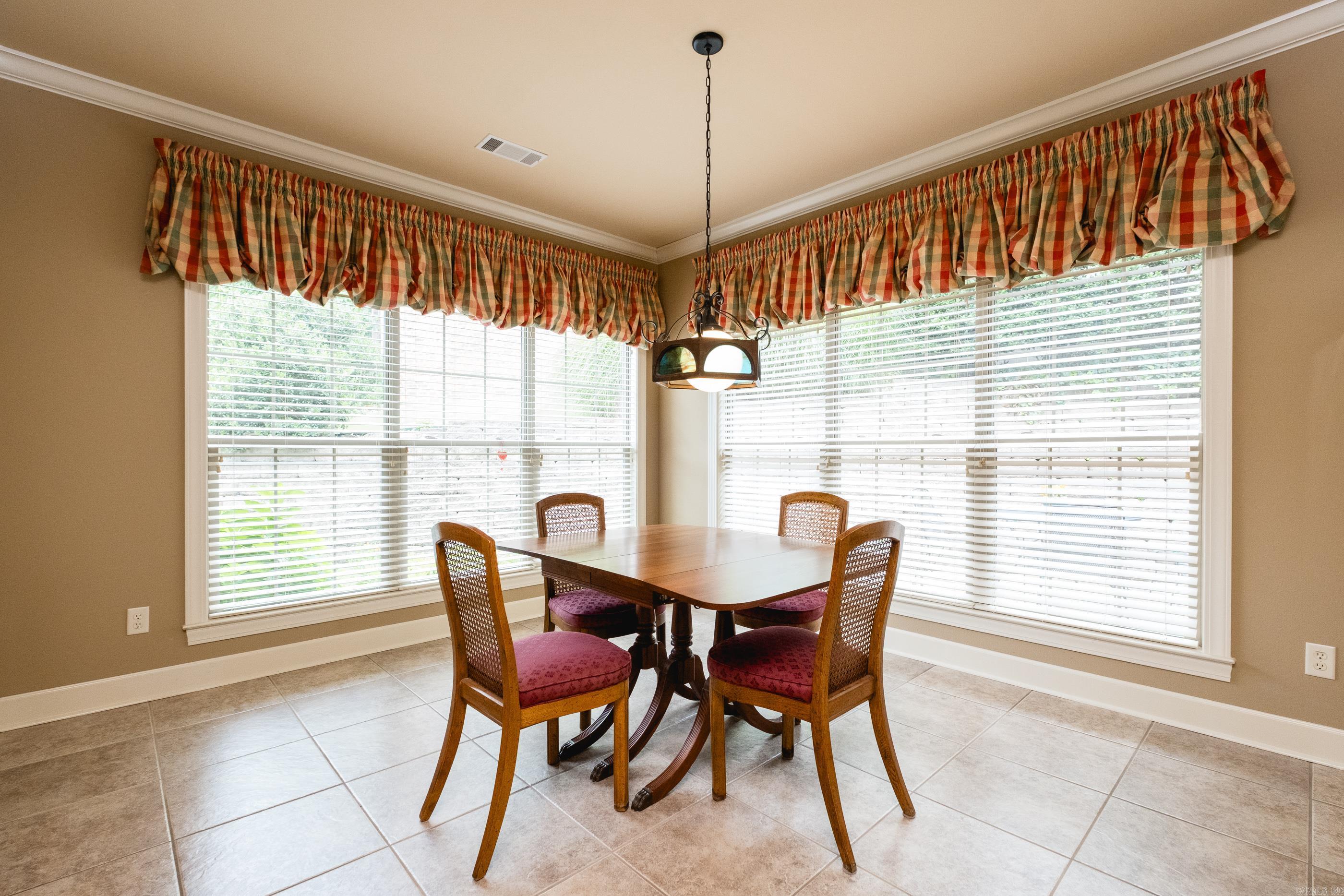PINNACLE VALLEY COURT - Residential