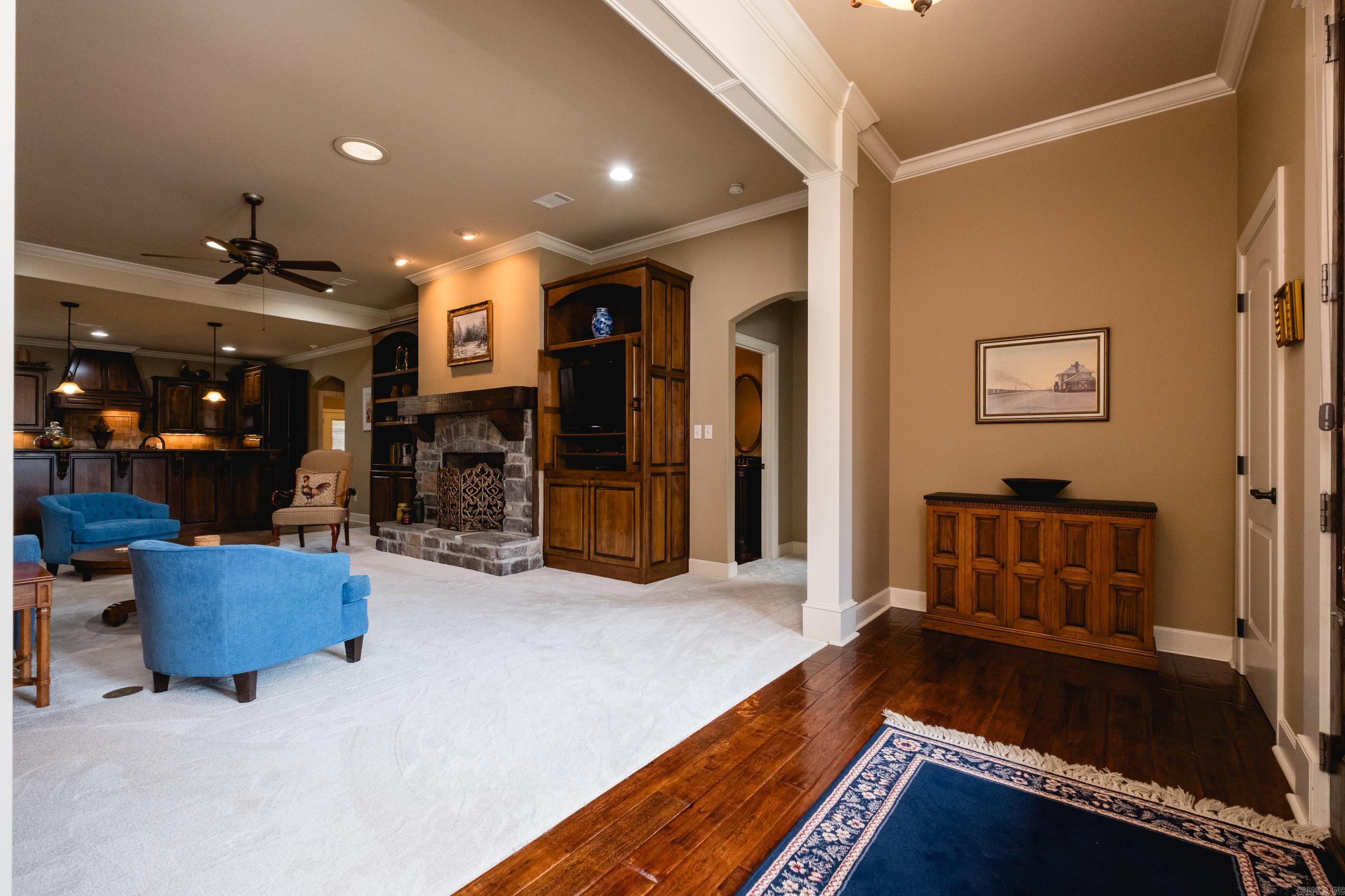 PINNACLE VALLEY COURT - Residential