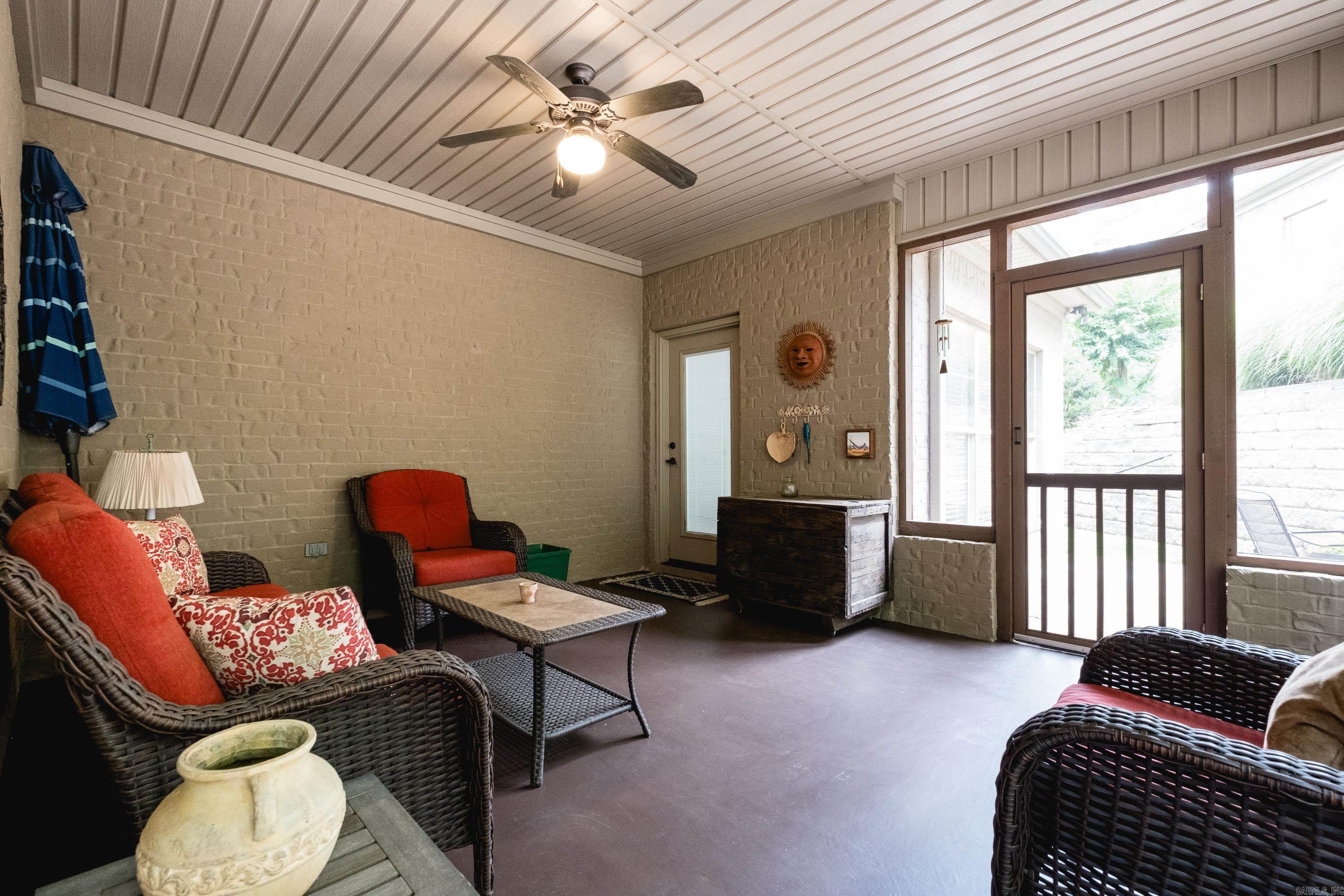 PINNACLE VALLEY COURT - Residential