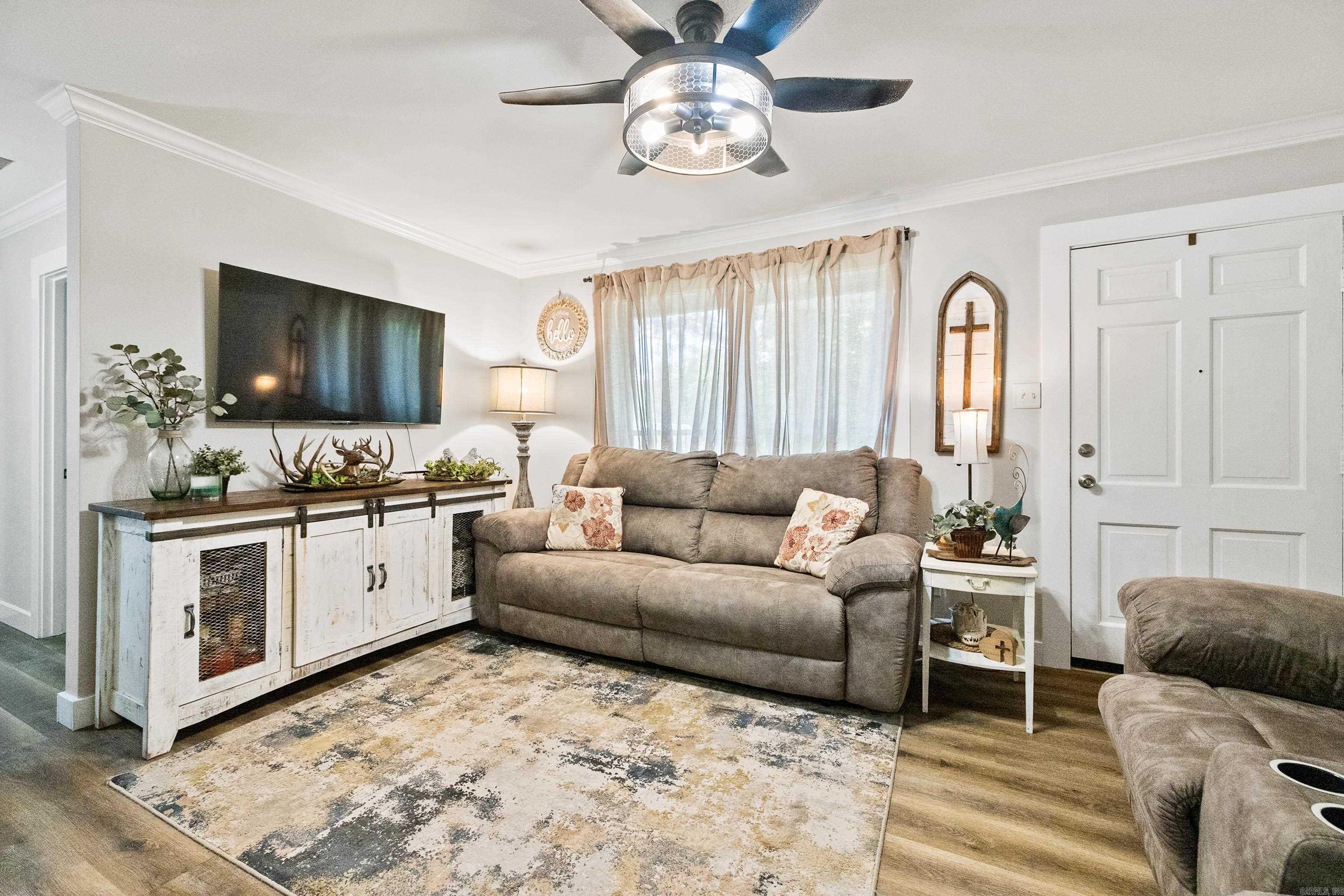 PEBBLE LAKE - Residential