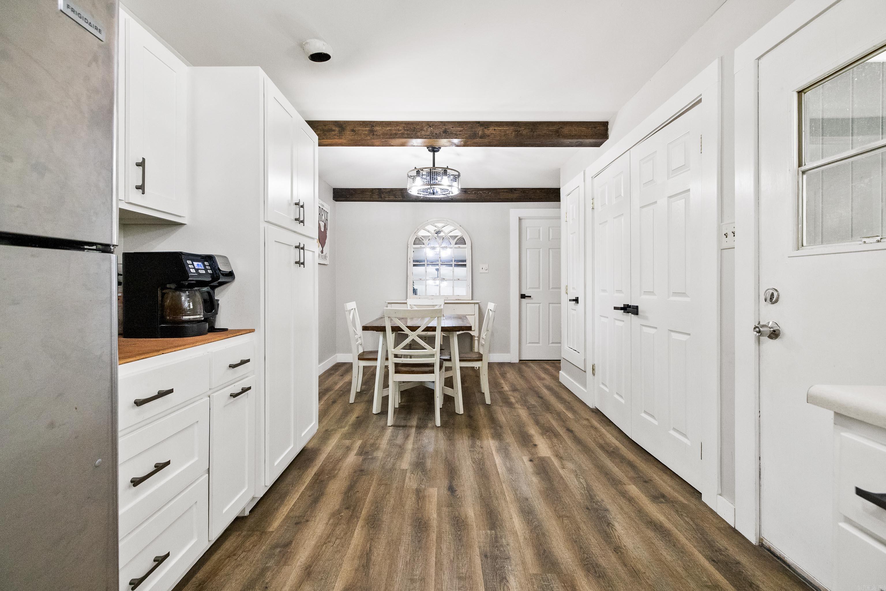 PEBBLE LAKE - Residential