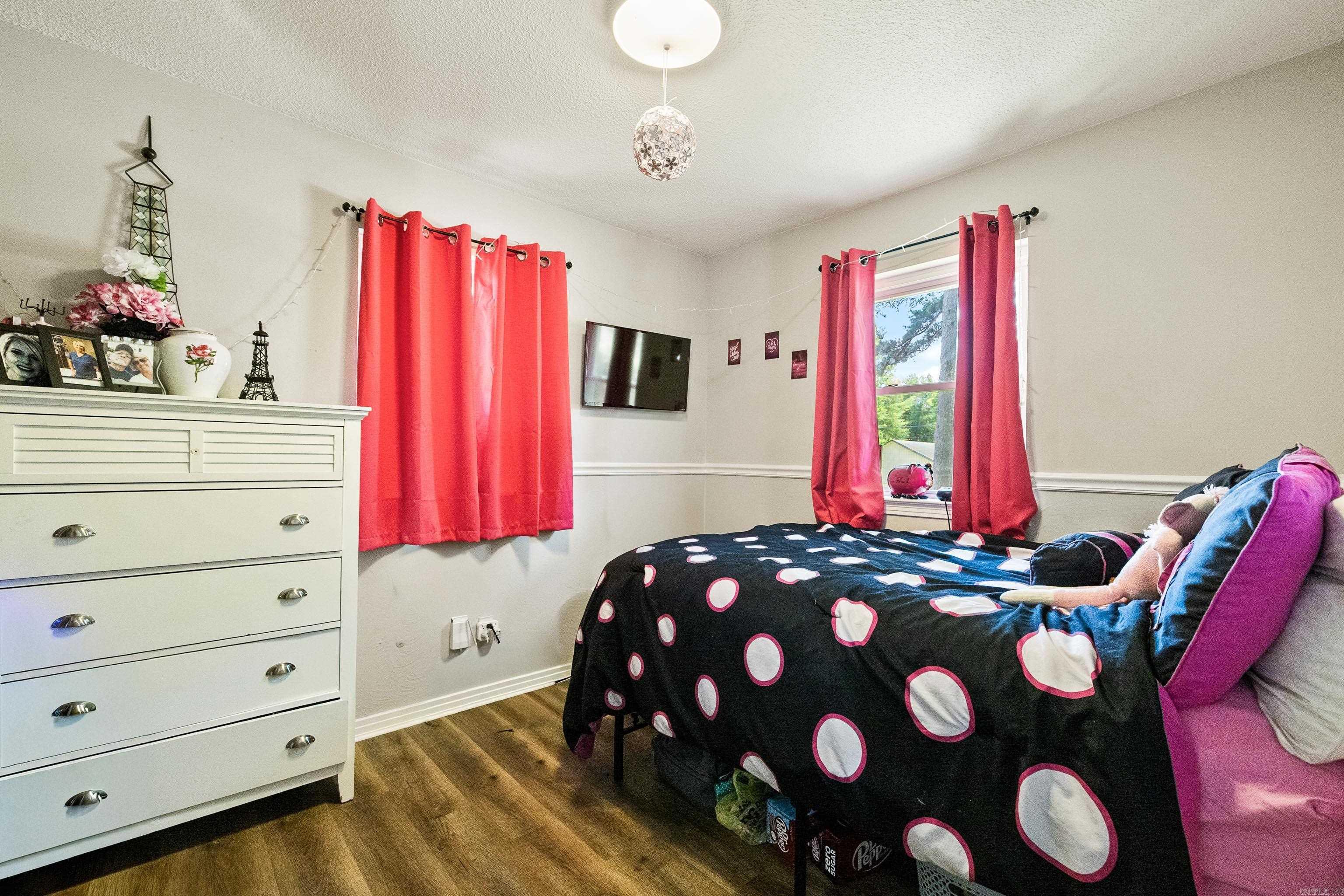 PEBBLE LAKE - Residential