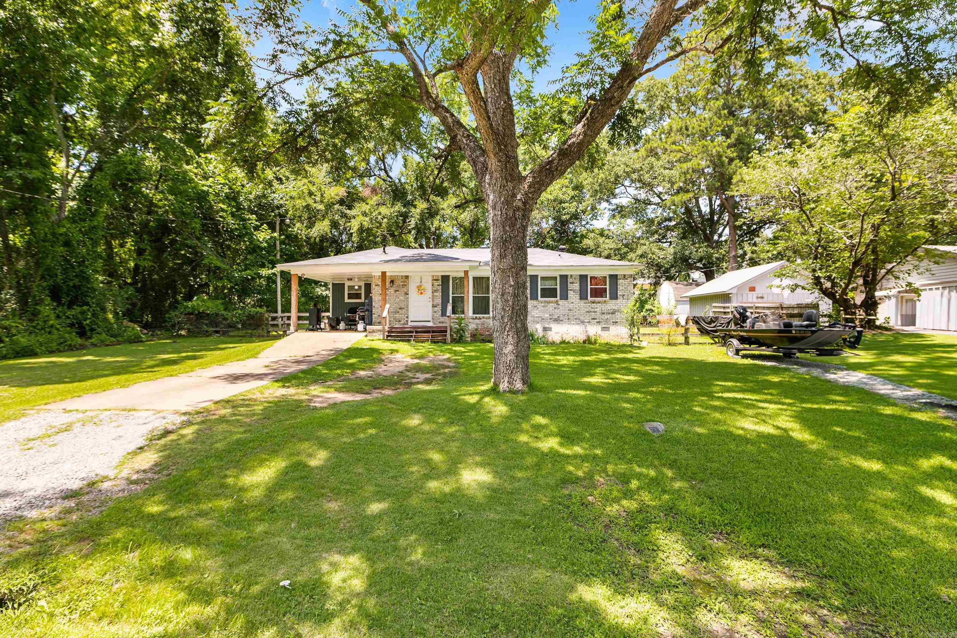 PEBBLE LAKE - Residential