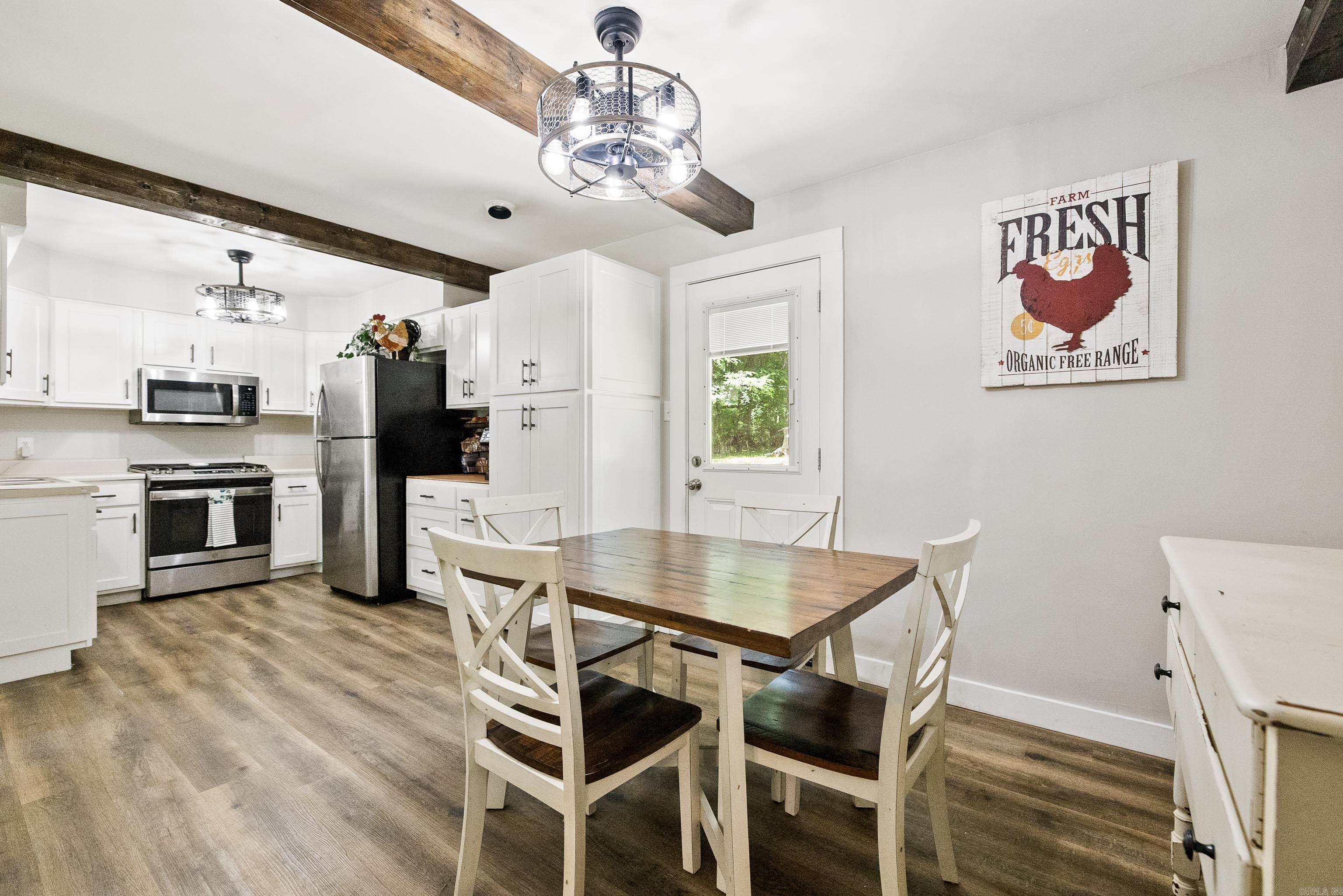 PEBBLE LAKE - Residential