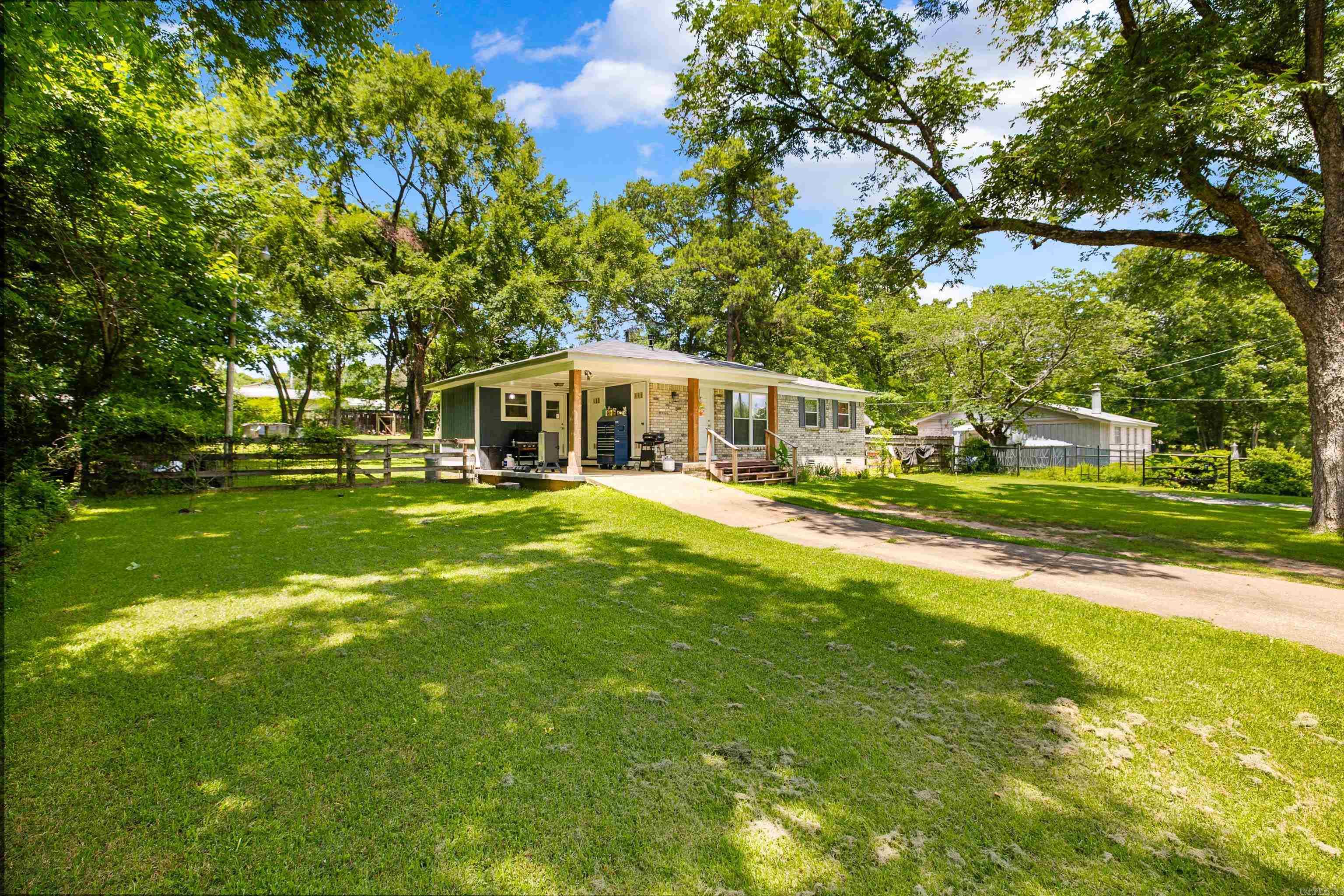 PEBBLE LAKE - Residential