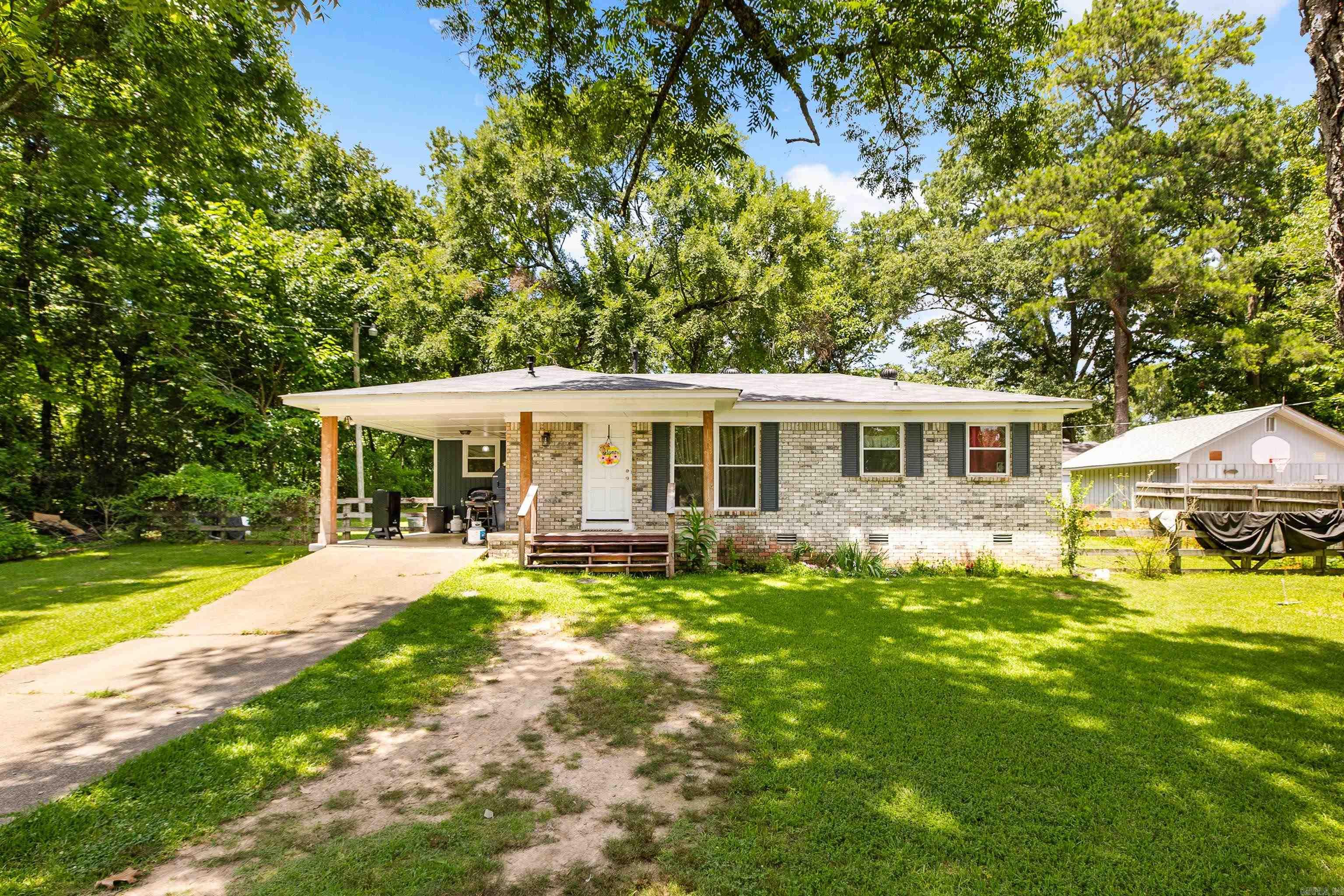 PEBBLE LAKE - Residential
