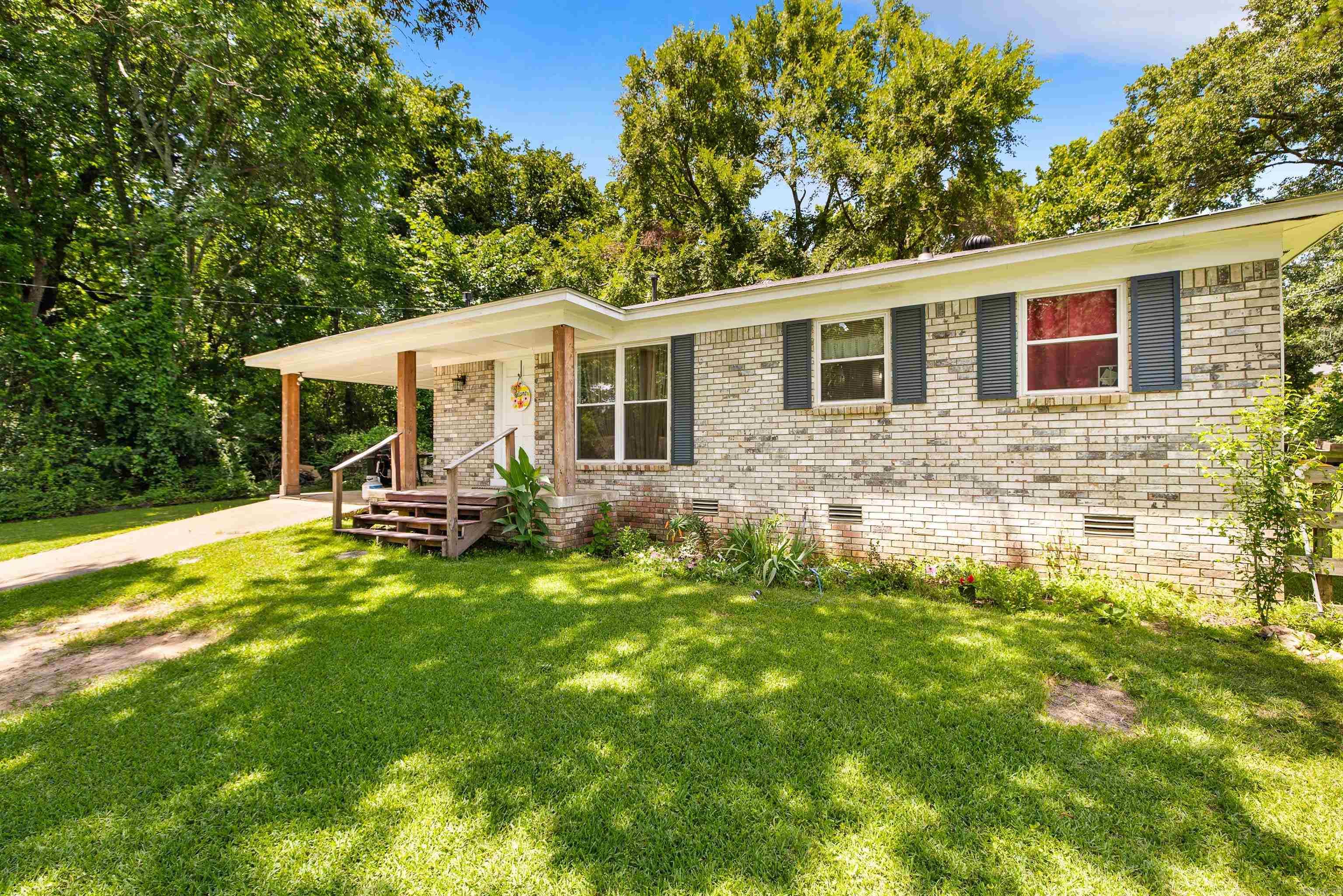 PEBBLE LAKE - Residential