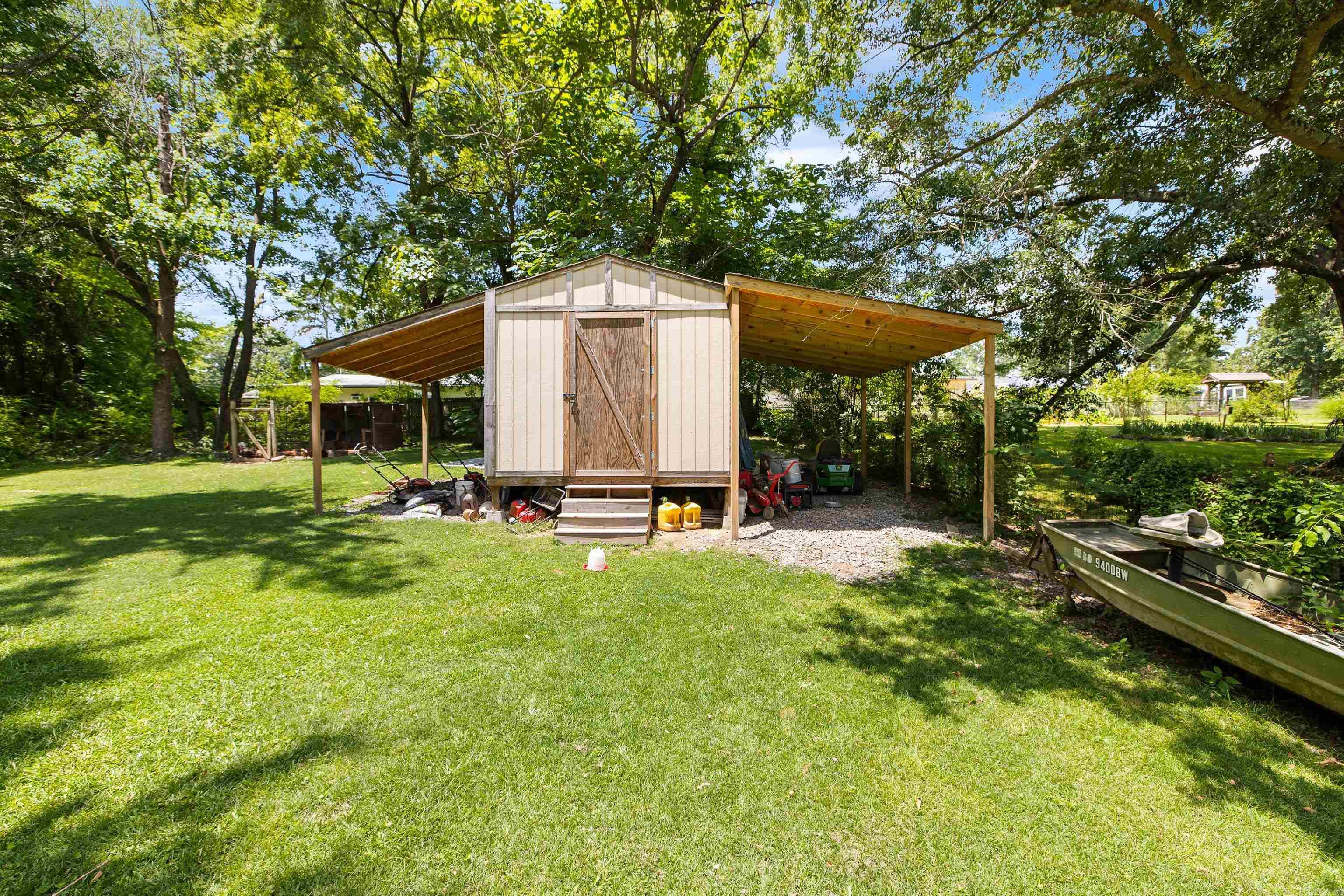PEBBLE LAKE - Residential