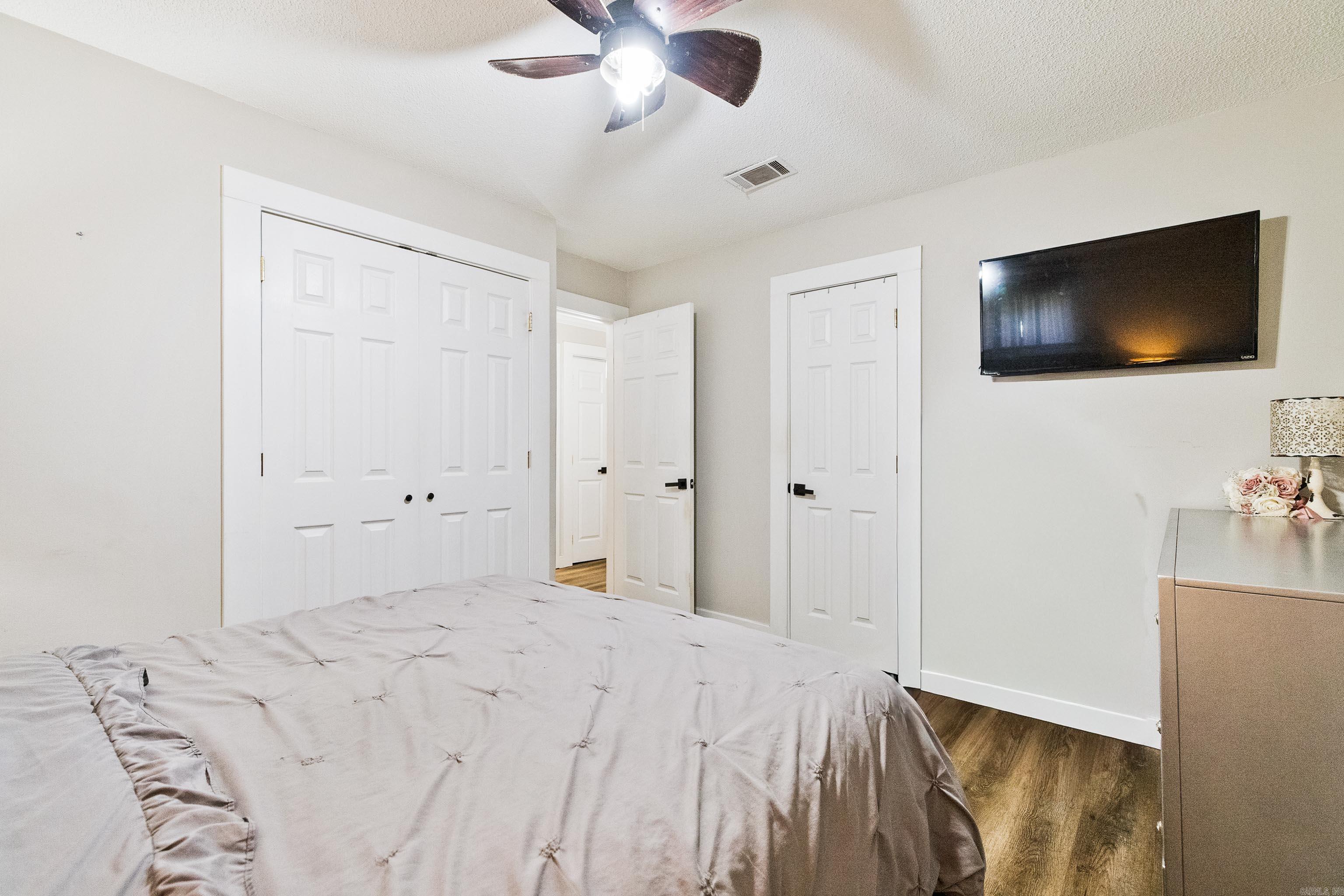 PEBBLE LAKE - Residential