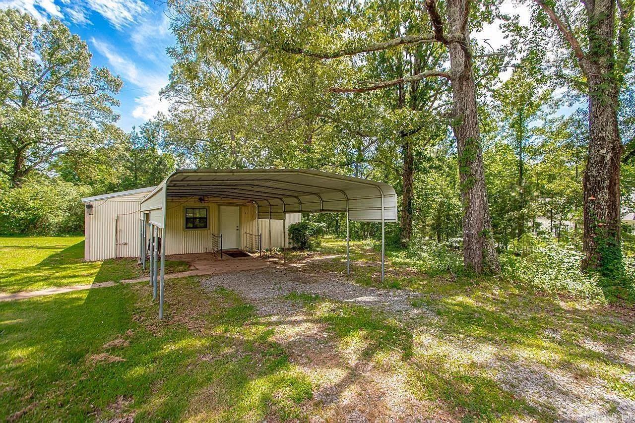 For Rent – Mother-in-Law Quarters | Cabot, AR Spacious 1,500 sq. ft. 2 bedrooms, 2 full bathrooms private quarters with large open living space situated behind the main home in a quiet, reserved setting. This property offers the feel of a separate residence while still being part of a well-maintained estate. Ideal for tenants looking for a peaceful living arrangement with plenty of space and comfort. $50 monthly water charge Property is not furnished Rent: $1050 + $50 water