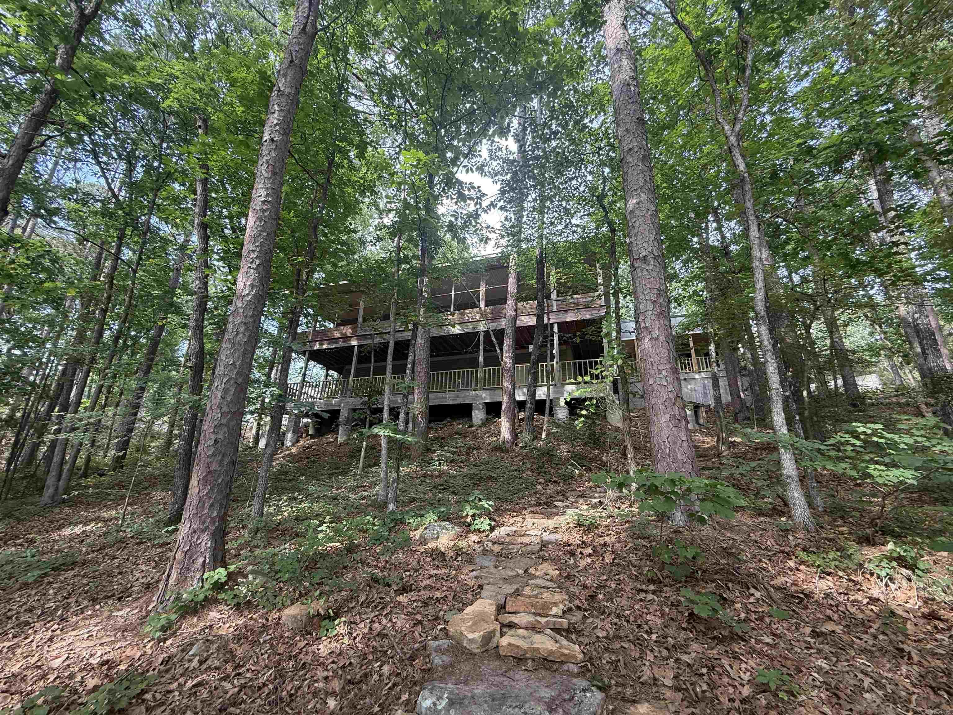 MYEERAH - LAKE - Residential